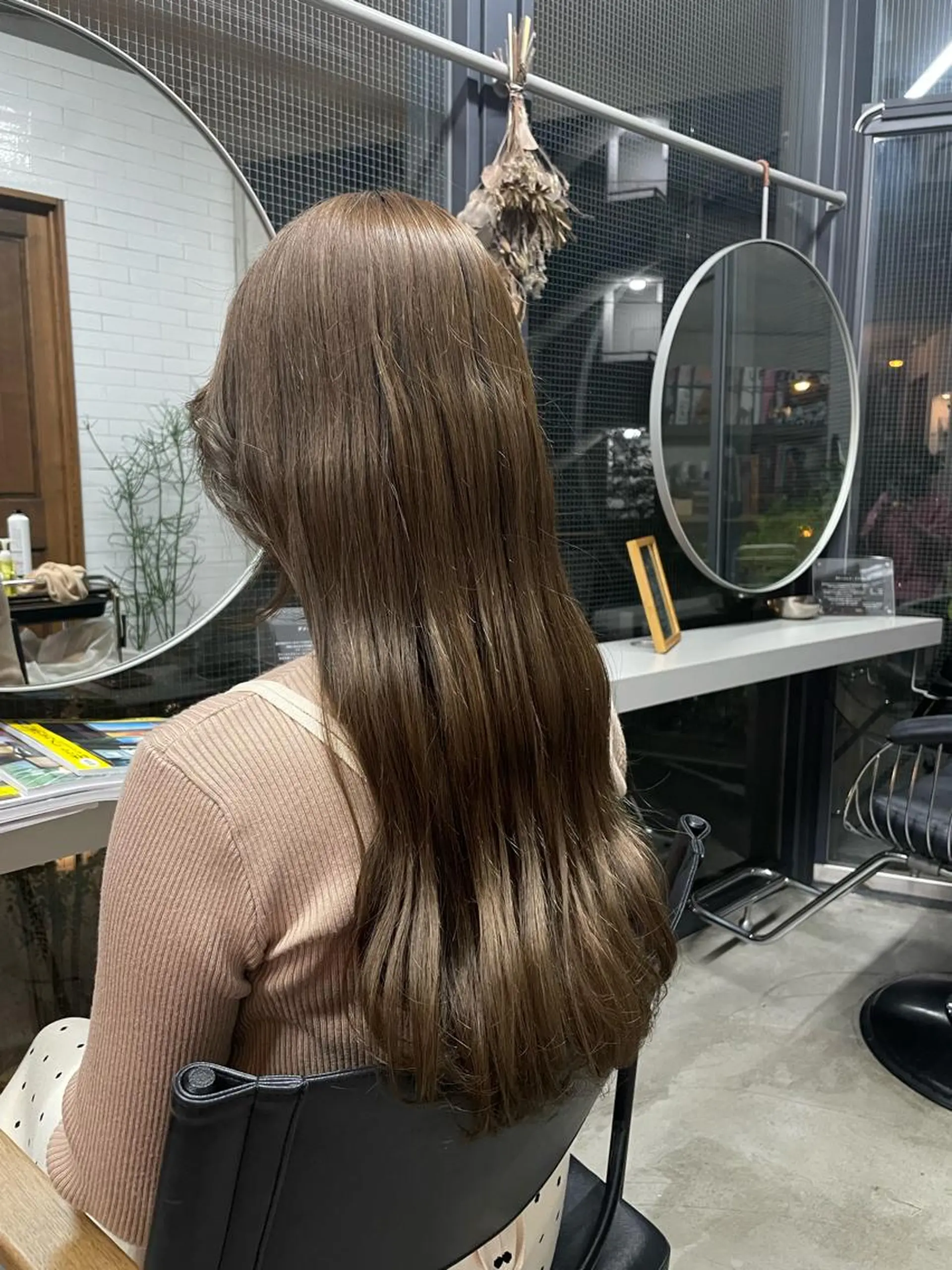 ロング カラー 透明感カラー グレージュ やすだ しおりのヘアスタイル