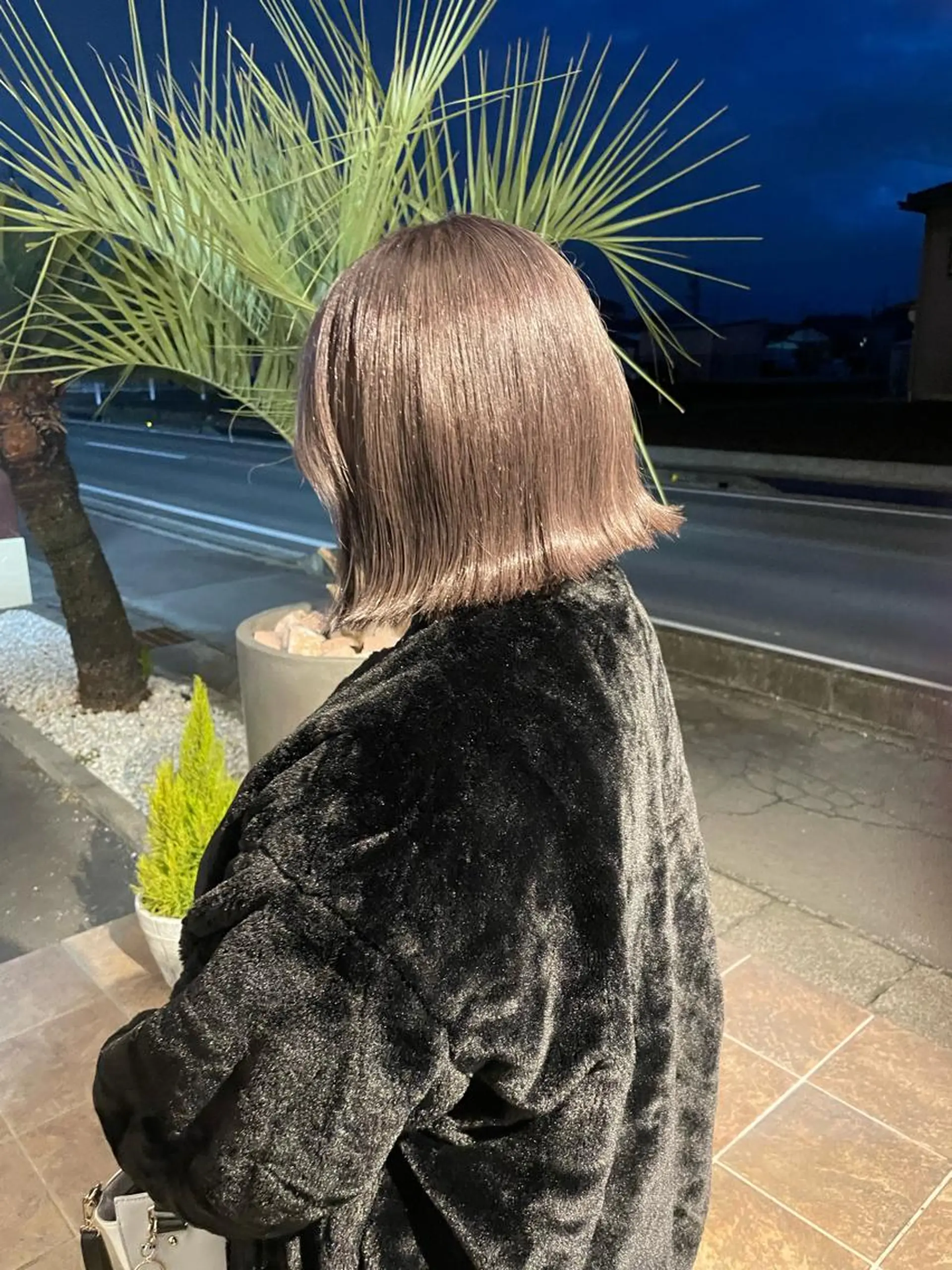 ミディアム カラー グレージュ カット ヘアカラー トリートメント ダメージレスブリーチ HIROSHIのヘアスタイル