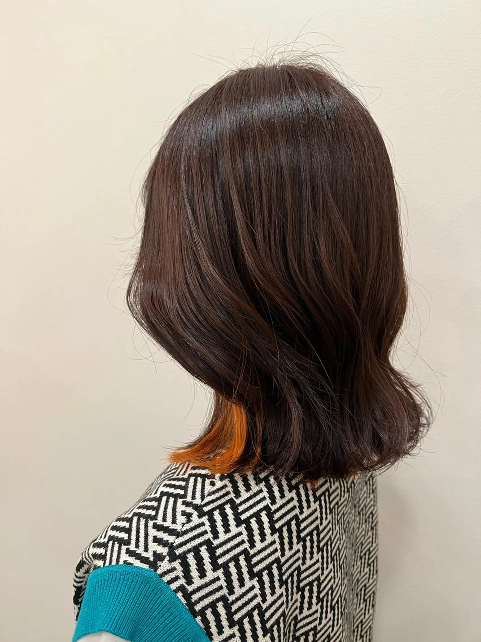 ミディアム カラー ブラウンカラー オレンジ オレンジブラウン ヘアカラー LEBEN所属・今田 飛奈のヘアスタイル