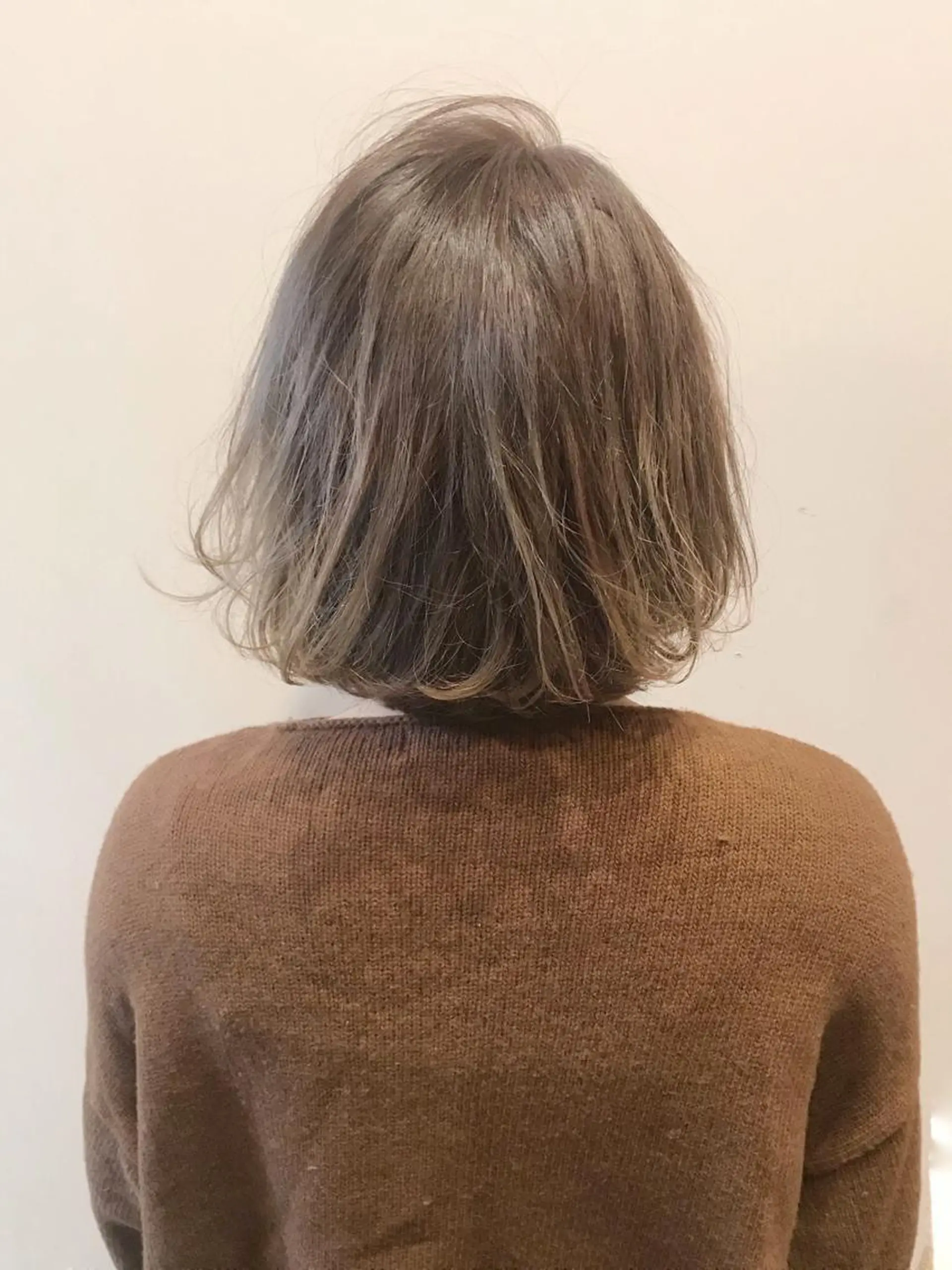 ミディアム カラー ヘアアレンジ アッシュ ベージュカラー skin所属・中村 梨沙のマツエク・マツパデザイン