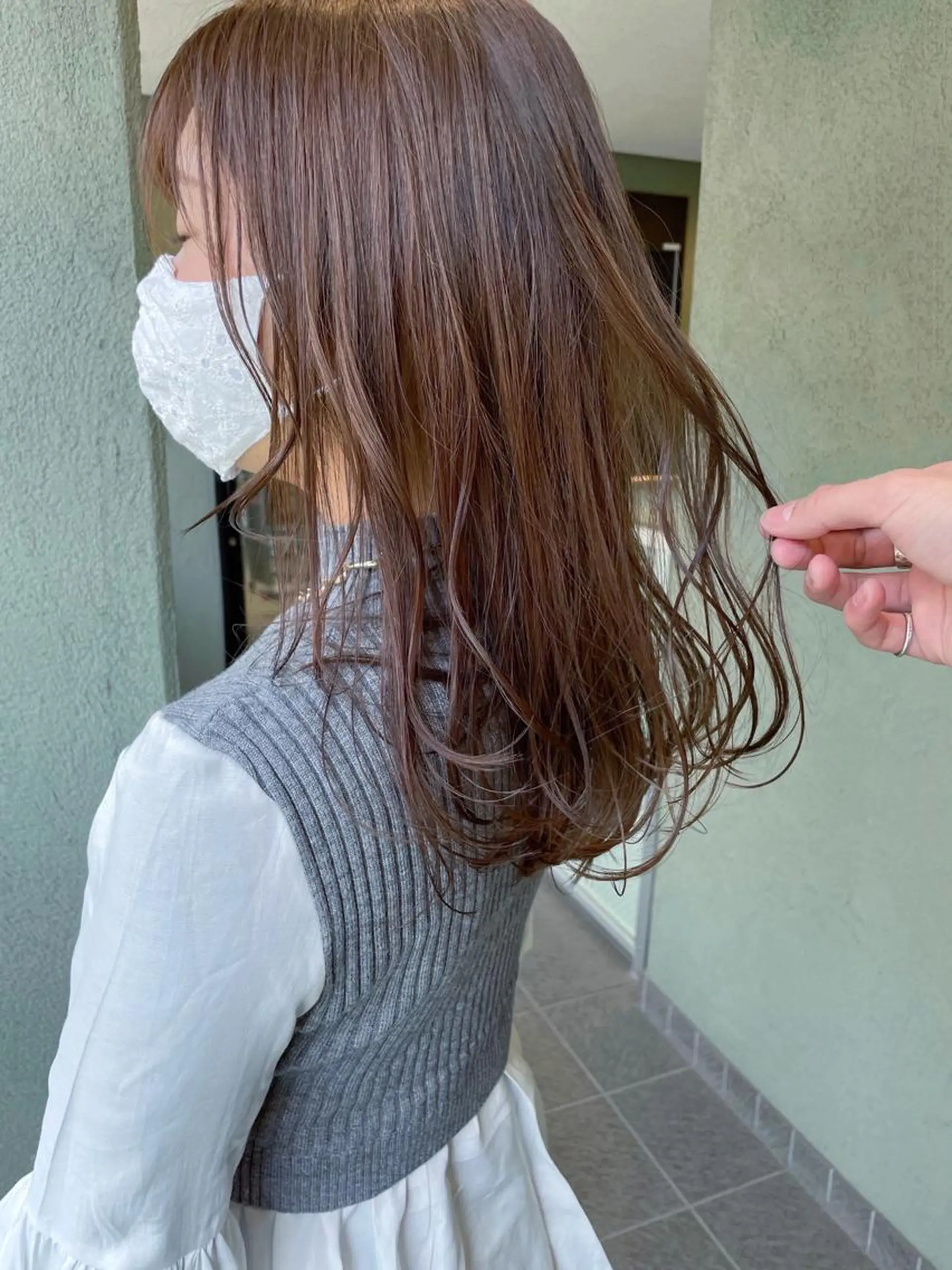 ロング カラー ベージュカラー シルバー シルバーベージュ カット ヘアカラー トリートメント HIROKI ” stylistのヘアスタイル