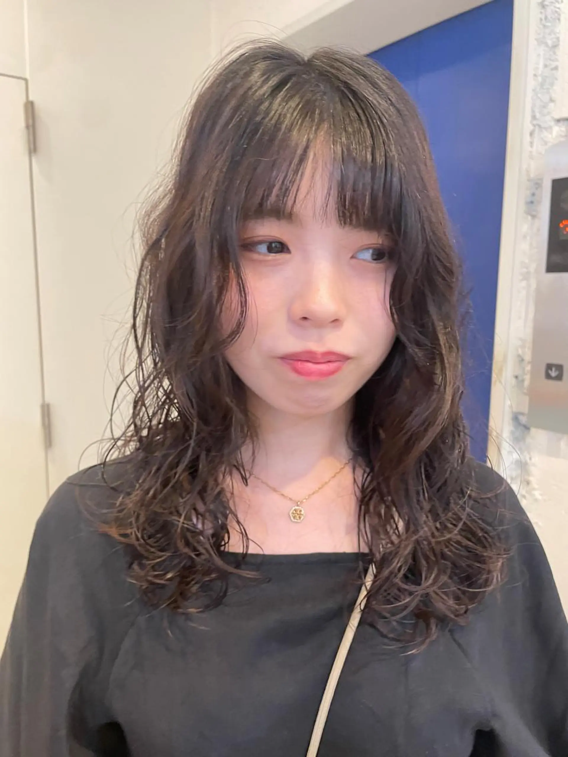 ミディアム パーマ アッシュ カット ヘアカラー パーマ トリートメント レイヤー／似合わせ TAKUYAのヘアスタイル