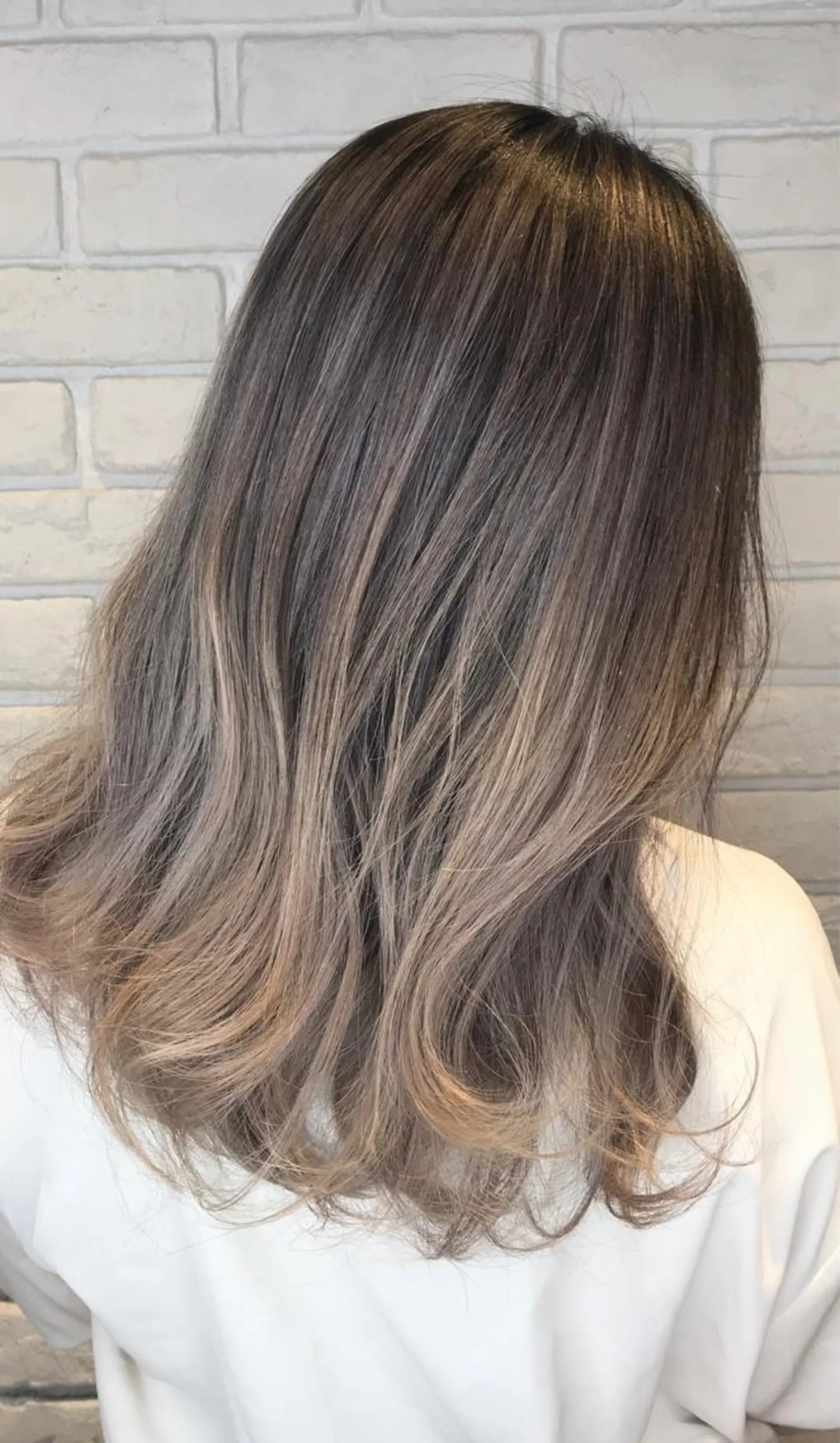 ロング カラー バレイヤージュ レイヤーカット 森本 笑のヘアスタイル