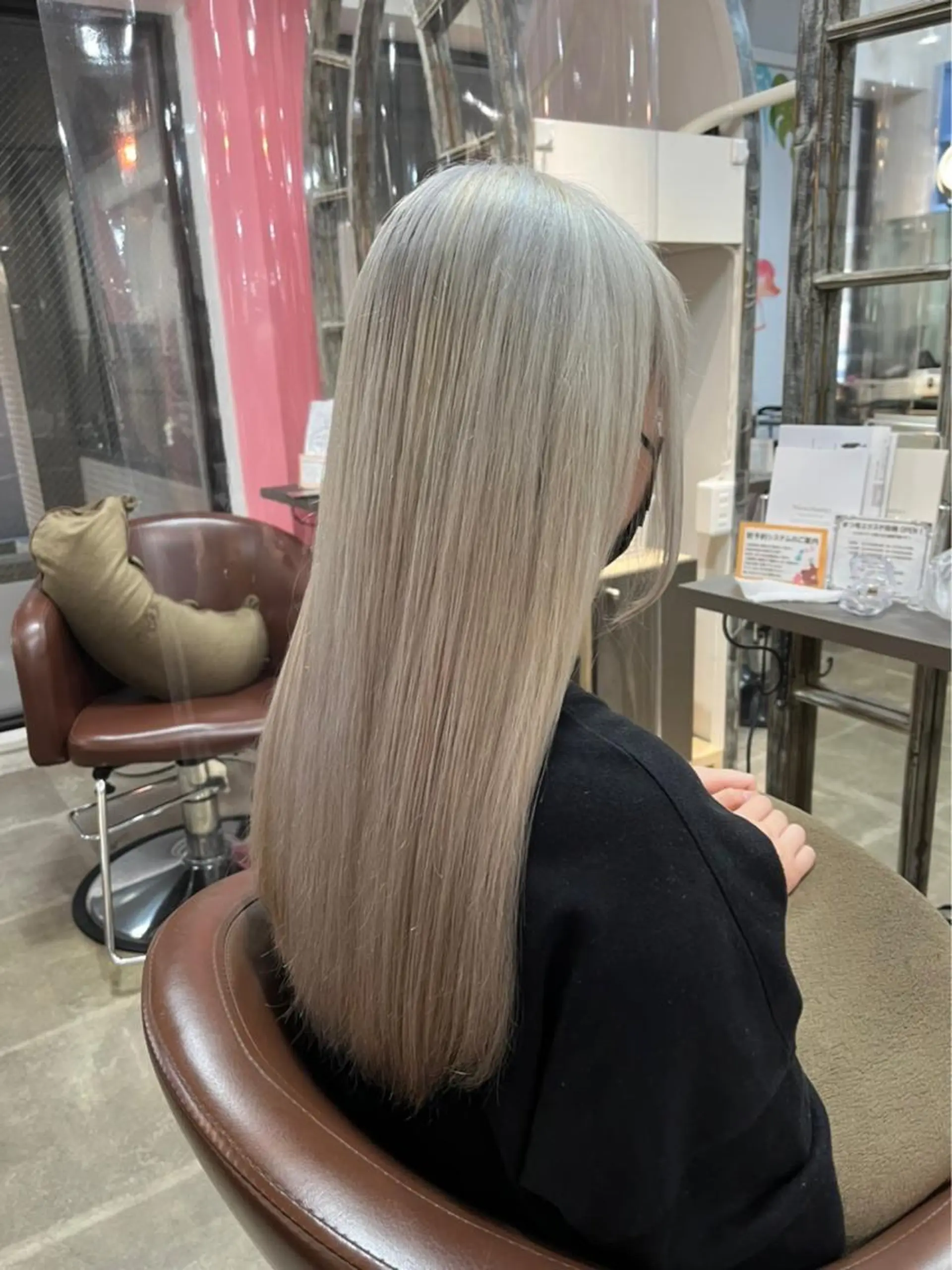 ロング カラー ベージュカラー ブリーチ ホワイトベージュ ヘアカラー エリアNo.1カラー ⭐️hikaru⭐️のヘアスタイル