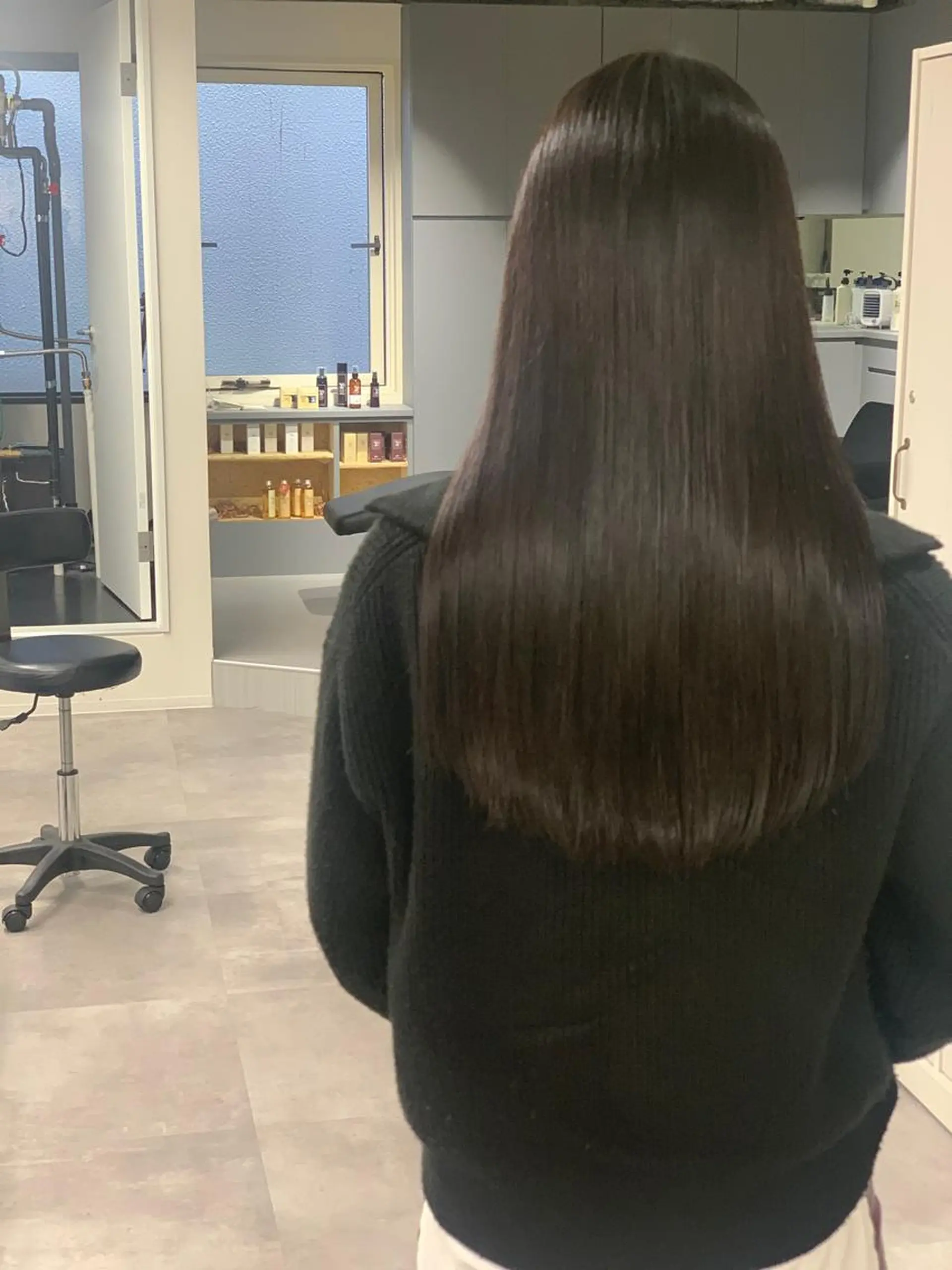 ロング アッシュ ハイライト 髪質改善 レイヤーカット ロング カット ヘアカラー 縮毛矯正 トリートメント ルーチェヘアー 北摂エリアNo.1のヘアスタイル