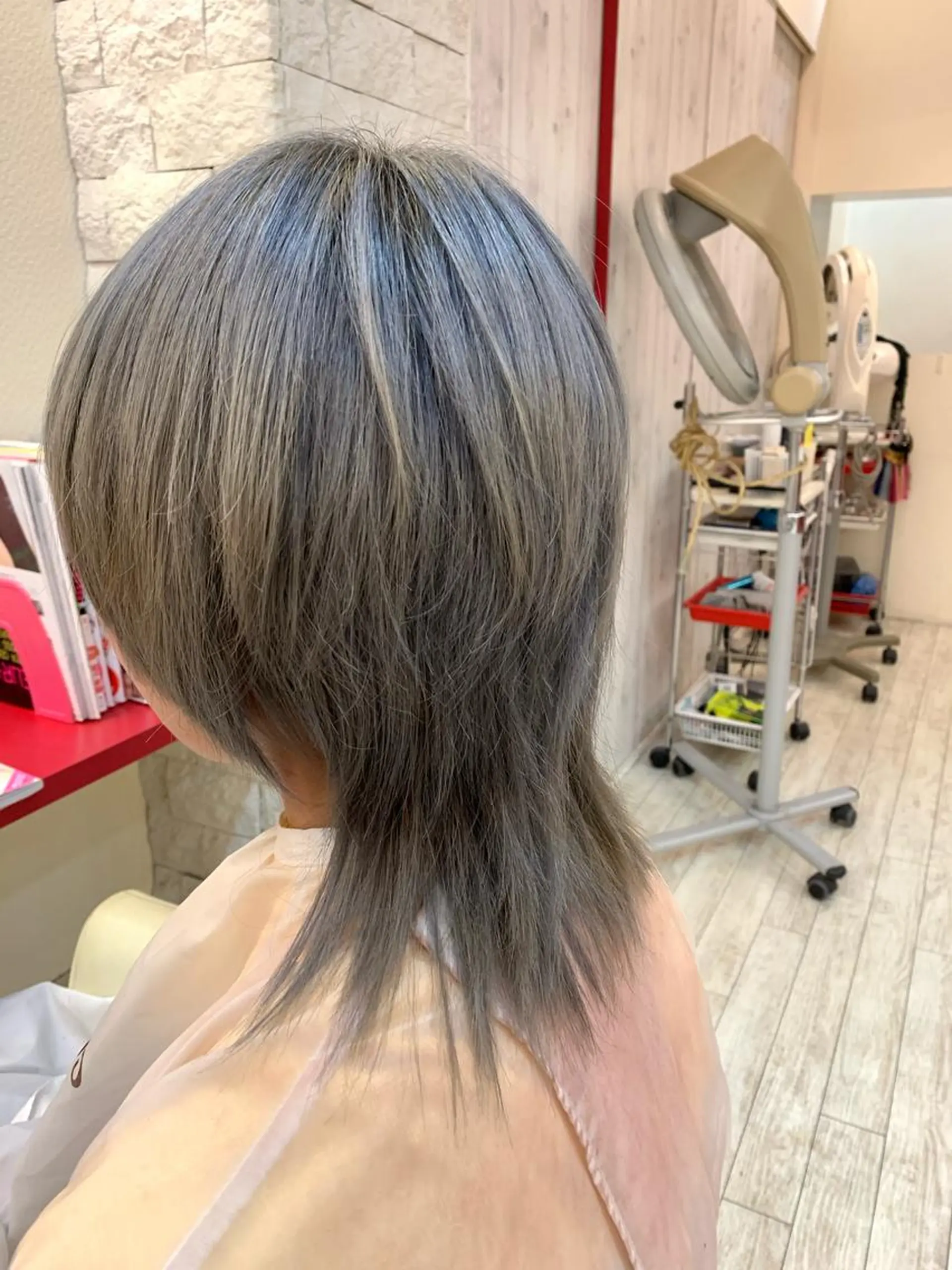 ショート カラー ヘアアレンジ ウルフカット カット ヘアカラー 今村公介 ブリーチ特化、派手髪のヘアスタイル