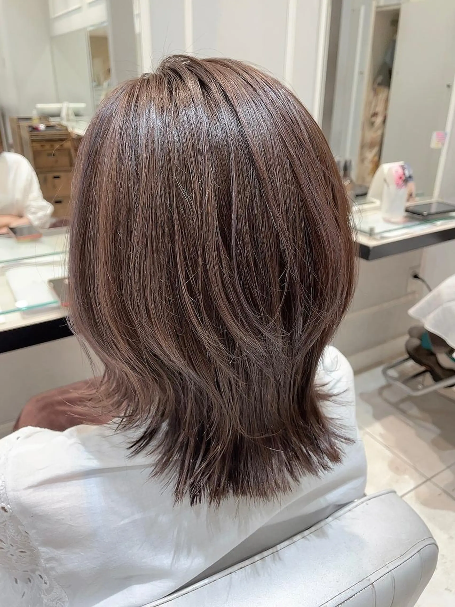 ミディアム カラー ボブレイヤー ハイライトカラー ボブ ハイライト レイヤーカット カット ヘアカラー トリートメント 🦖鶴岡香純🦖 産休中のヘアスタイル