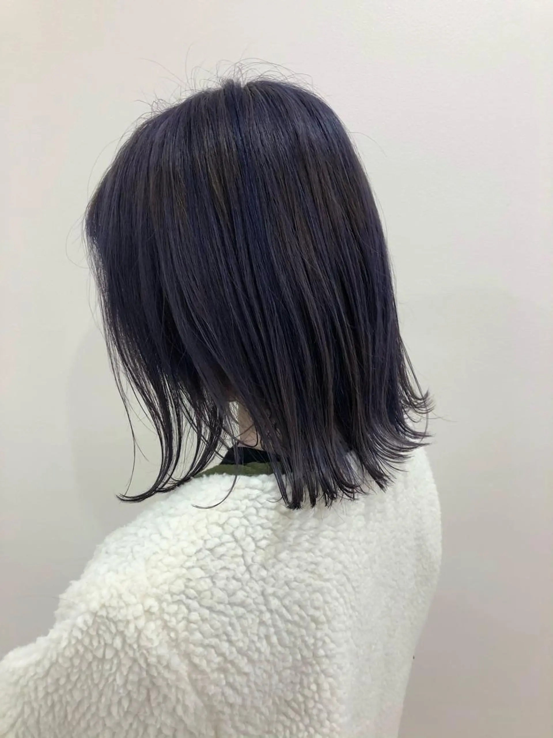 ミディアム カラー akane .のヘアスタイル