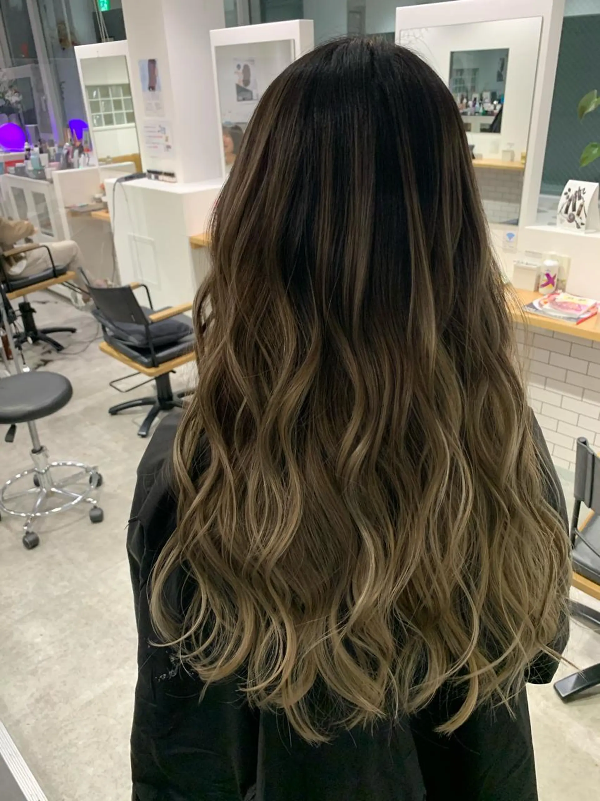 ロング ヨシミ カズヤのヘアスタイル