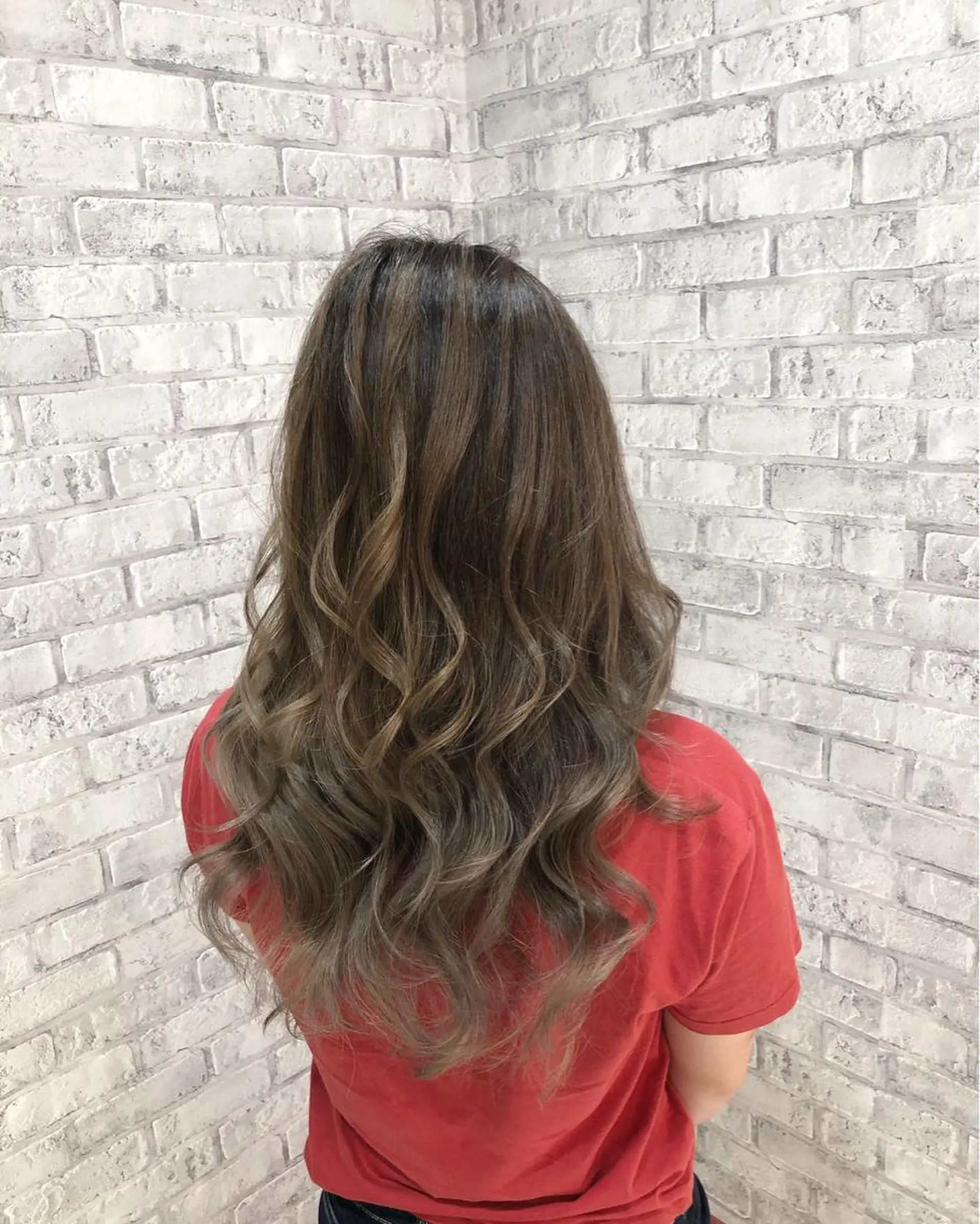 セミロング カラー ヘアアレンジ グレージュ ミルクティーグレージュ カット ヘアカラー トリートメント 秋山 幸太のヘアスタイル