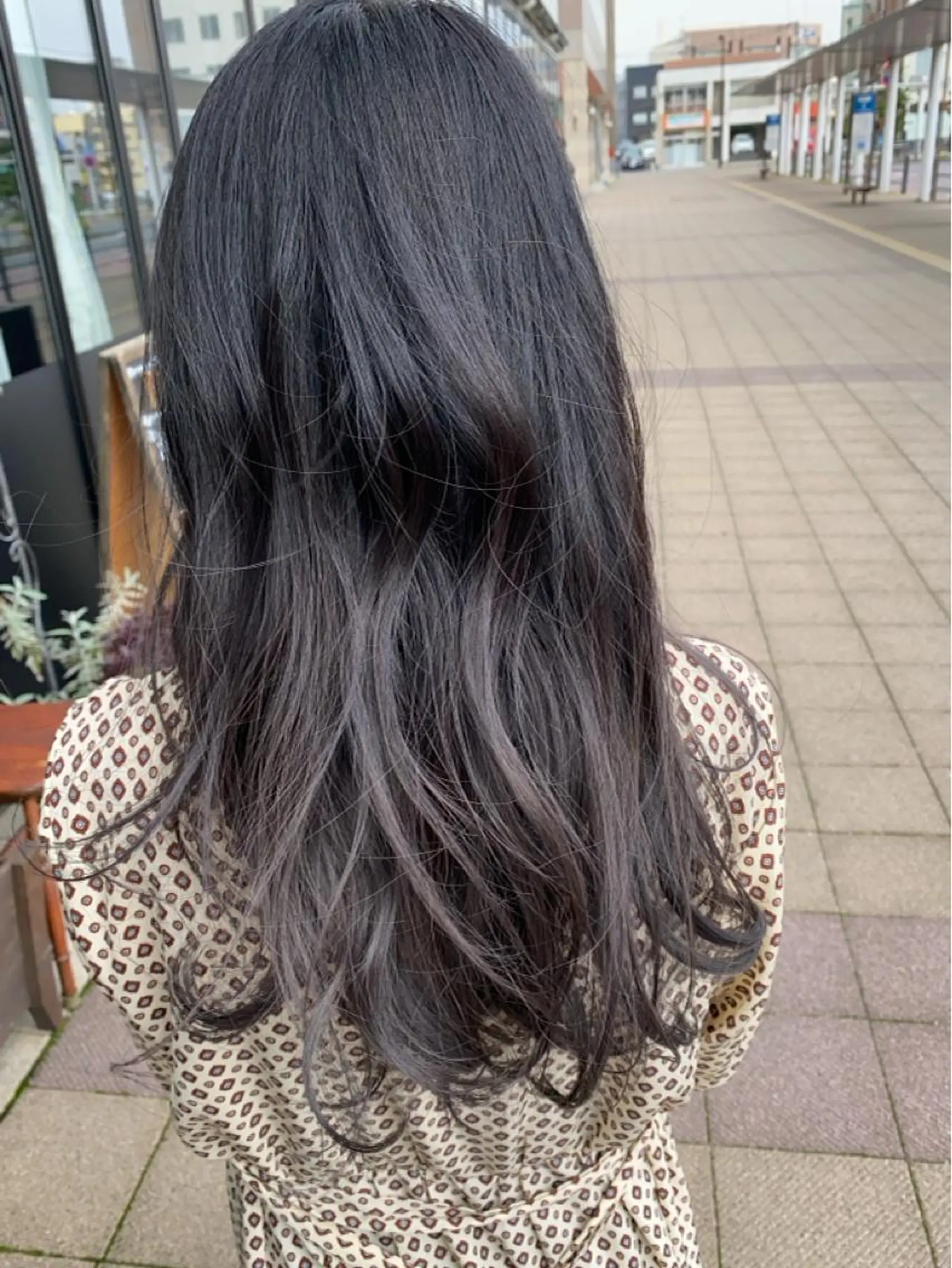 ロング カラー アッシュ ブリーチ HANA by RIZのヘアスタイル