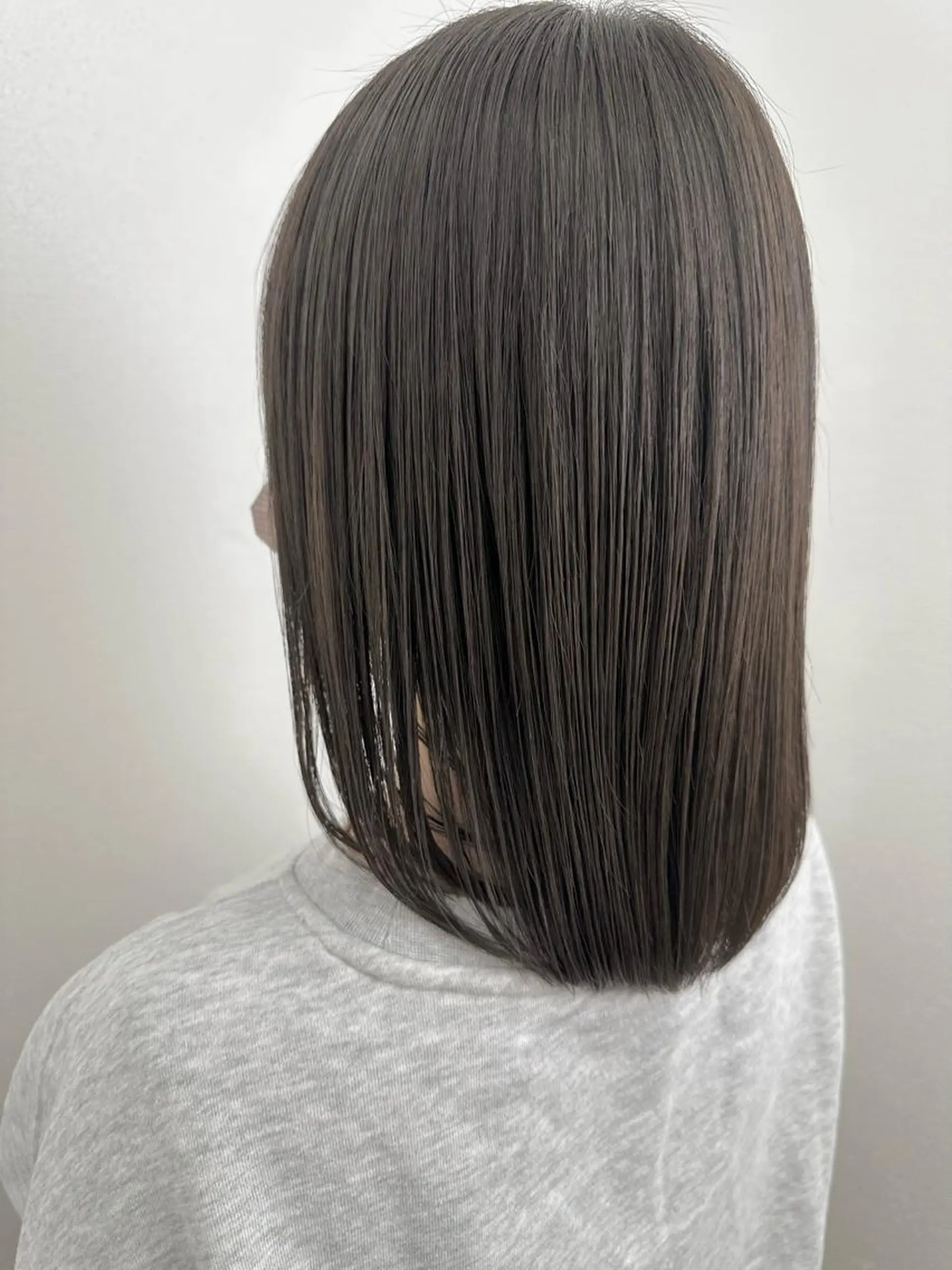 ミディアム カラー カット ヘアカラー KNOWHOW京都所属・トレンド/顔まわり/ レイヤー/グレージュのヘアスタイル