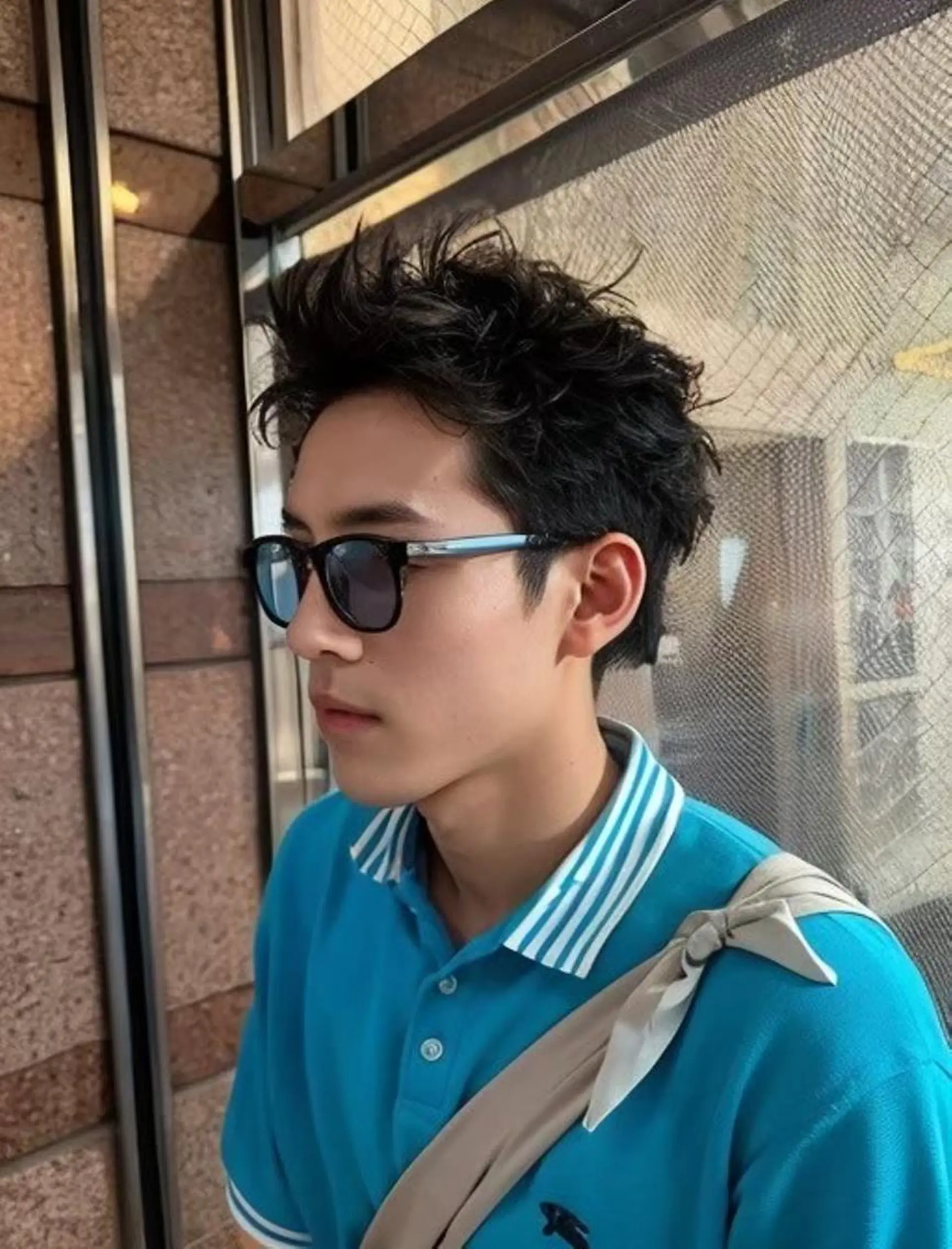 メンズ メンズブリーチ センターパート メンズ韓国風 韓国マッシュ マッシュ カット パーマ メンズスタイリスト✨ 助川龍哉のヘアスタイル