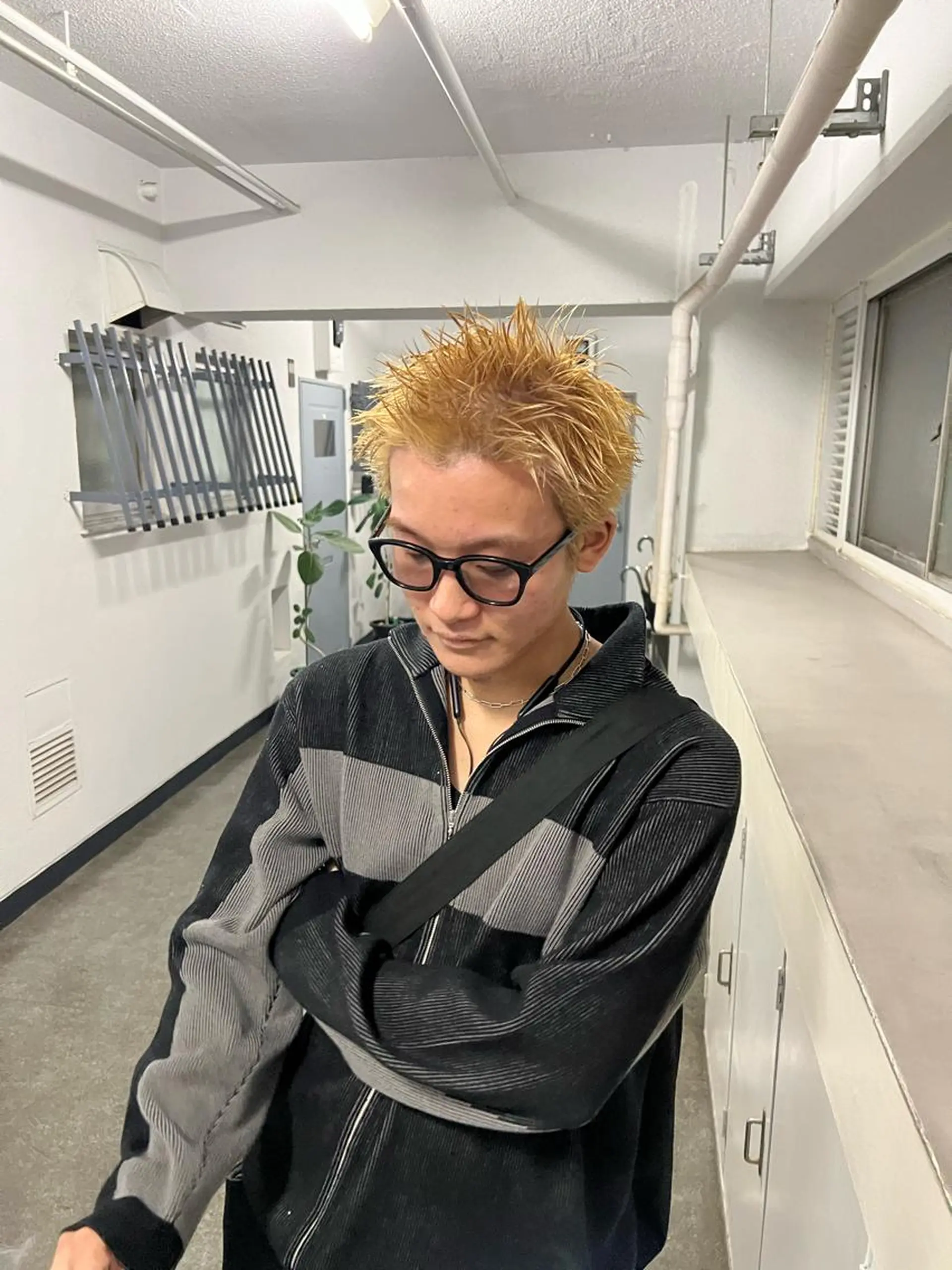 ショート カラー メンズ メンズブリーチ スパイキーショート ブリーチ ブロンド ショートヘア 退色まで透明感ある ダブルカラー/リクのヘアスタイル