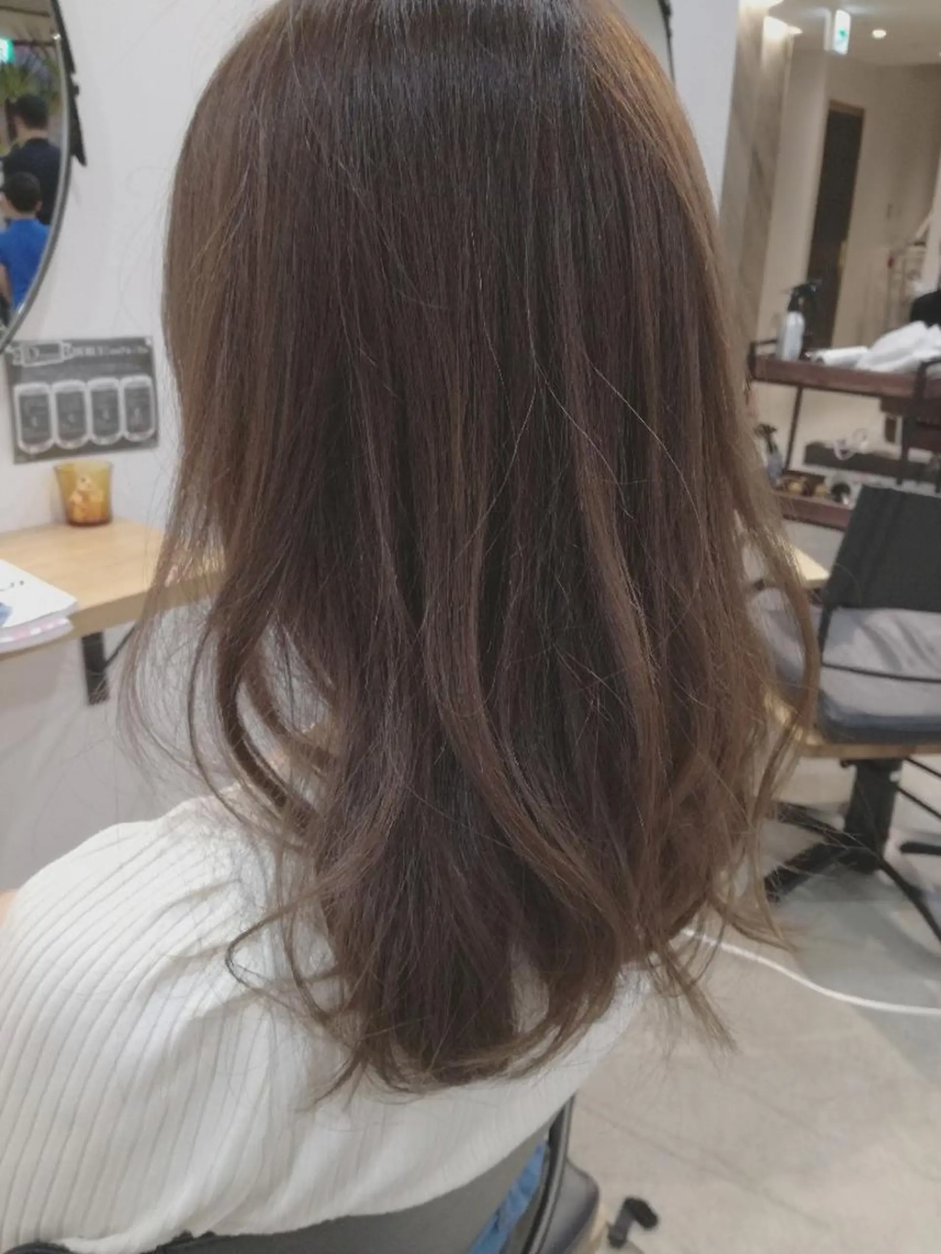 セミロング カラー パーマ ヘアアレンジ メンズ ネイル キッズ マツエク・マツパ ロングネイル ヘアカラー 縮毛矯正 トリートメント 中津No.1髪質改善 店長✨透ける暗髪のヘアスタイル