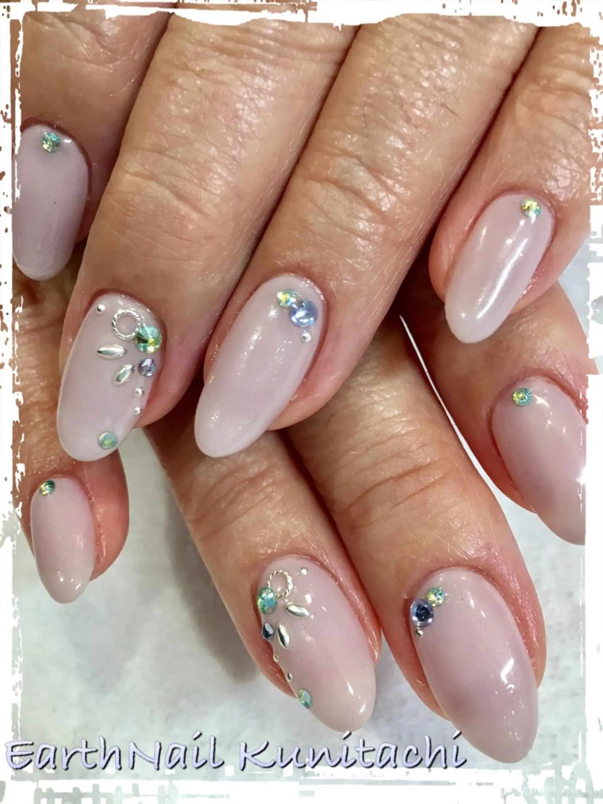 ネイル ワンカラーネイル ストーンネイル 佐藤 まりえのネイルデザイン