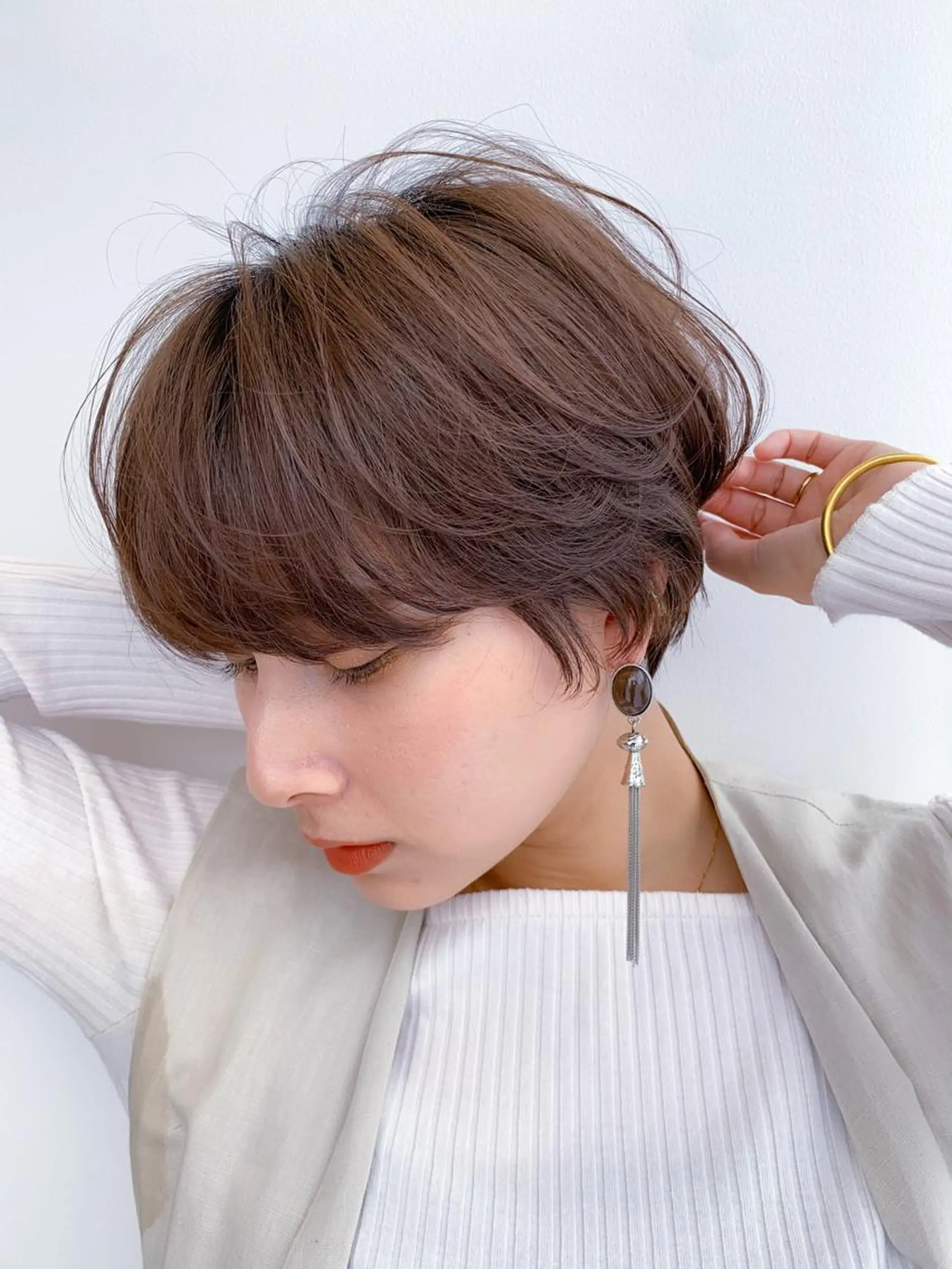 ショート カラー アッシュ ブリーチ ケアブリーチ 透明感カラー ダブルカラー カット トリートメント モリシュンスケ /レイヤー/髪質改善のヘアスタイル