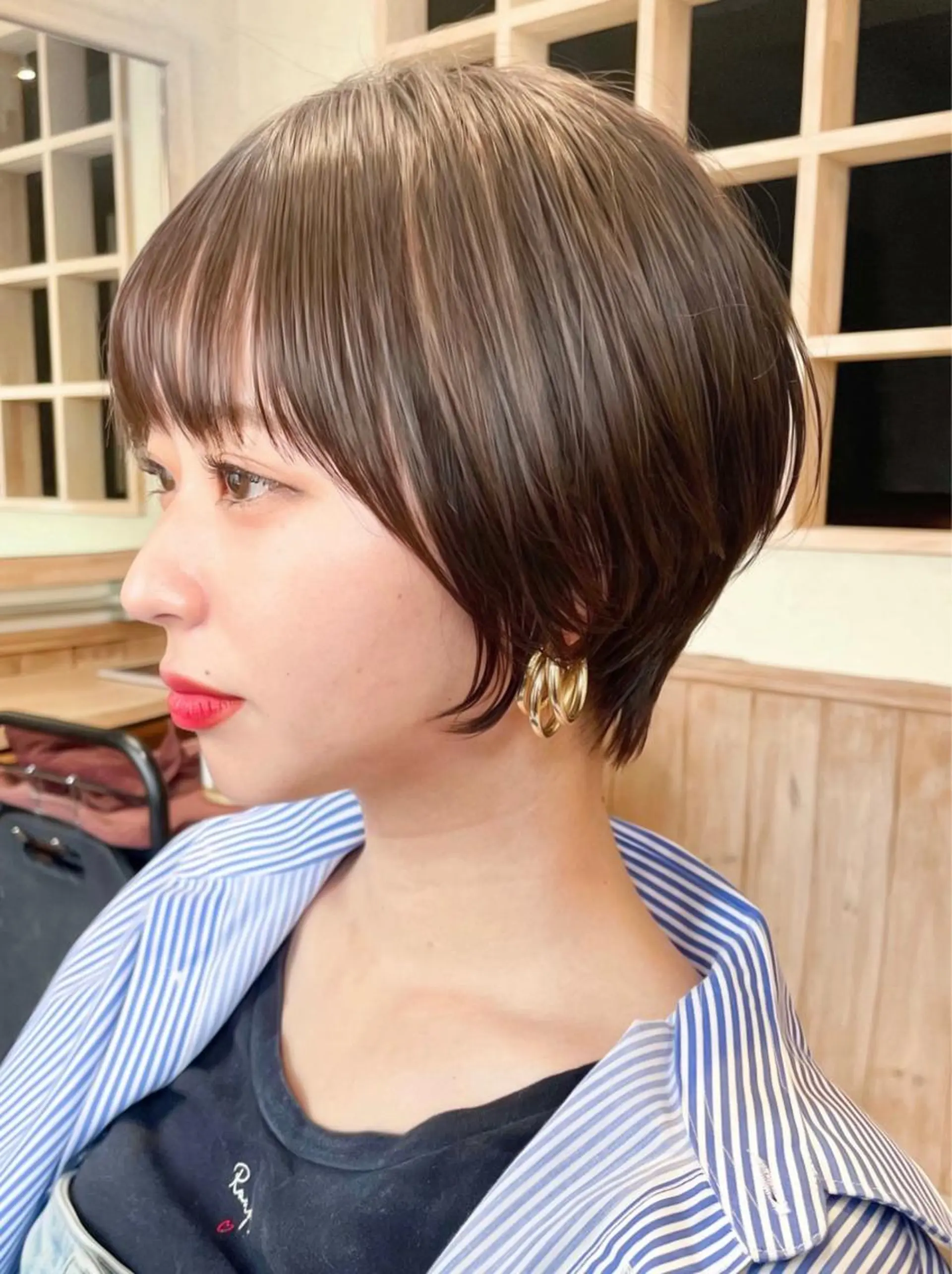 ショート ショートヘア くすみカラー、大場猛のヘアスタイル