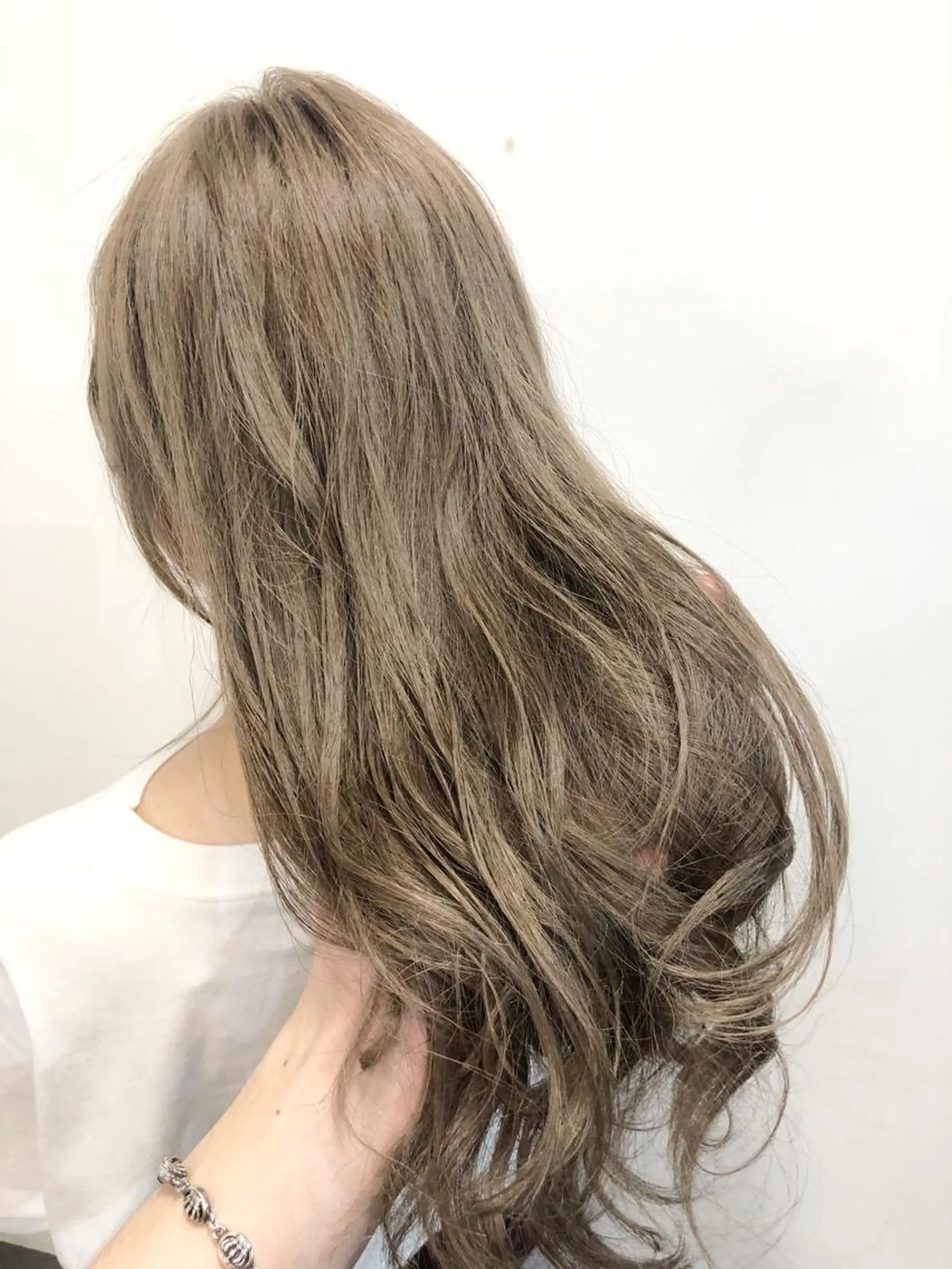 カラー ベージュカラー ブリーチ ヘアカラー トリートメント ヘッドスパ グレージュ/髪質改善 Yamato.hのヘアスタイル