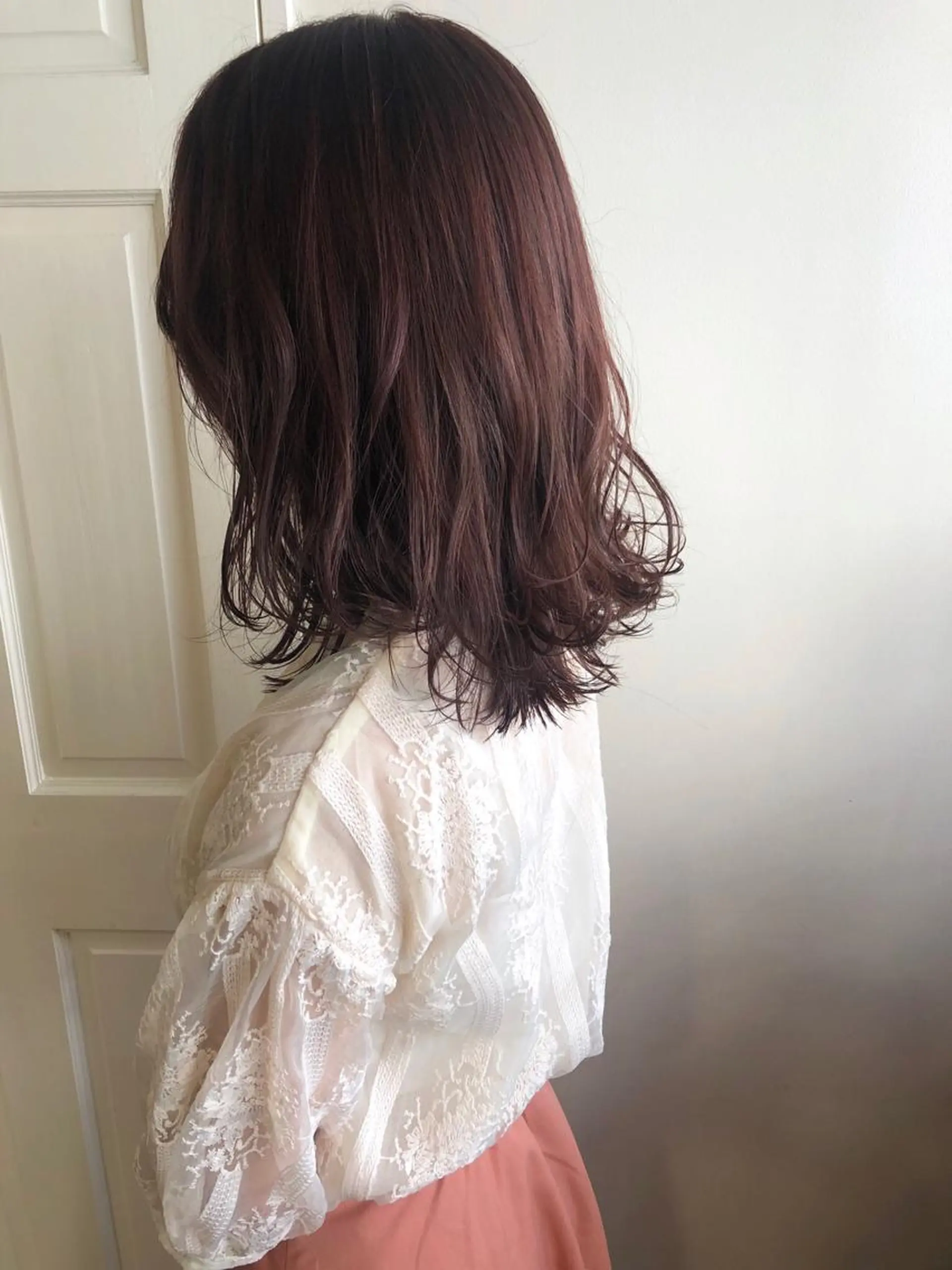 ミディアム カラー MIOベージュカラー 柔らかいカラーのヘアスタイル