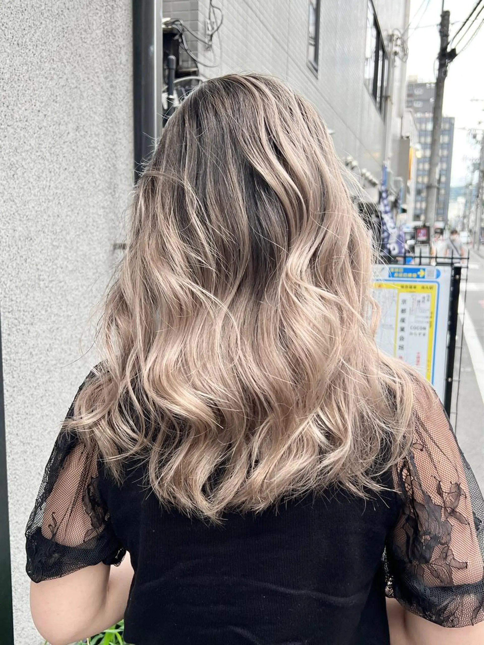 ロング カラー バレイヤージュ レイヤーカット Via officialのヘアスタイル