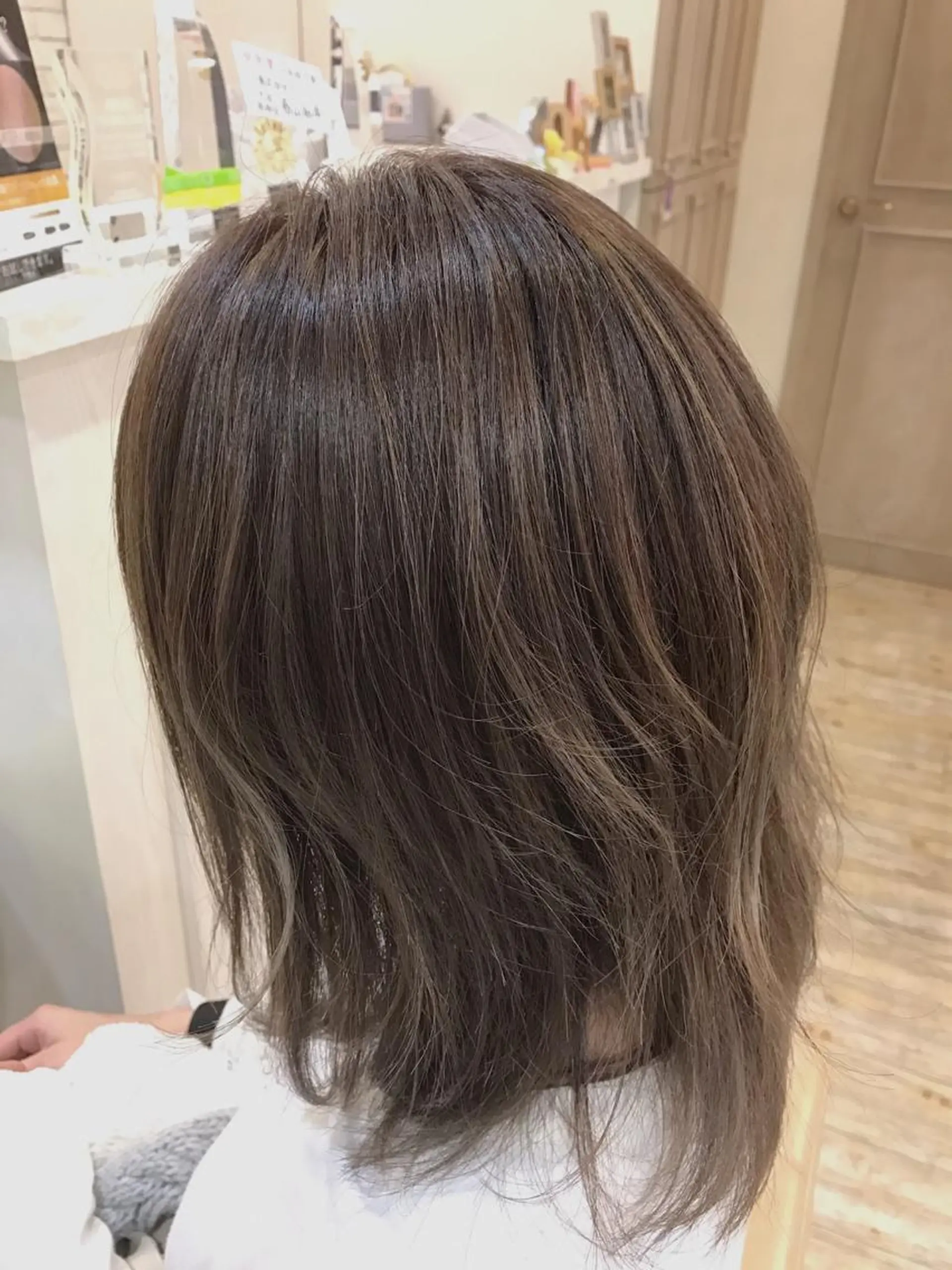 ミディアム カラー アッシュ ブラウンカラー グレージュ ハイライトカラー ハイライト 小倉 聖也のヘアスタイル