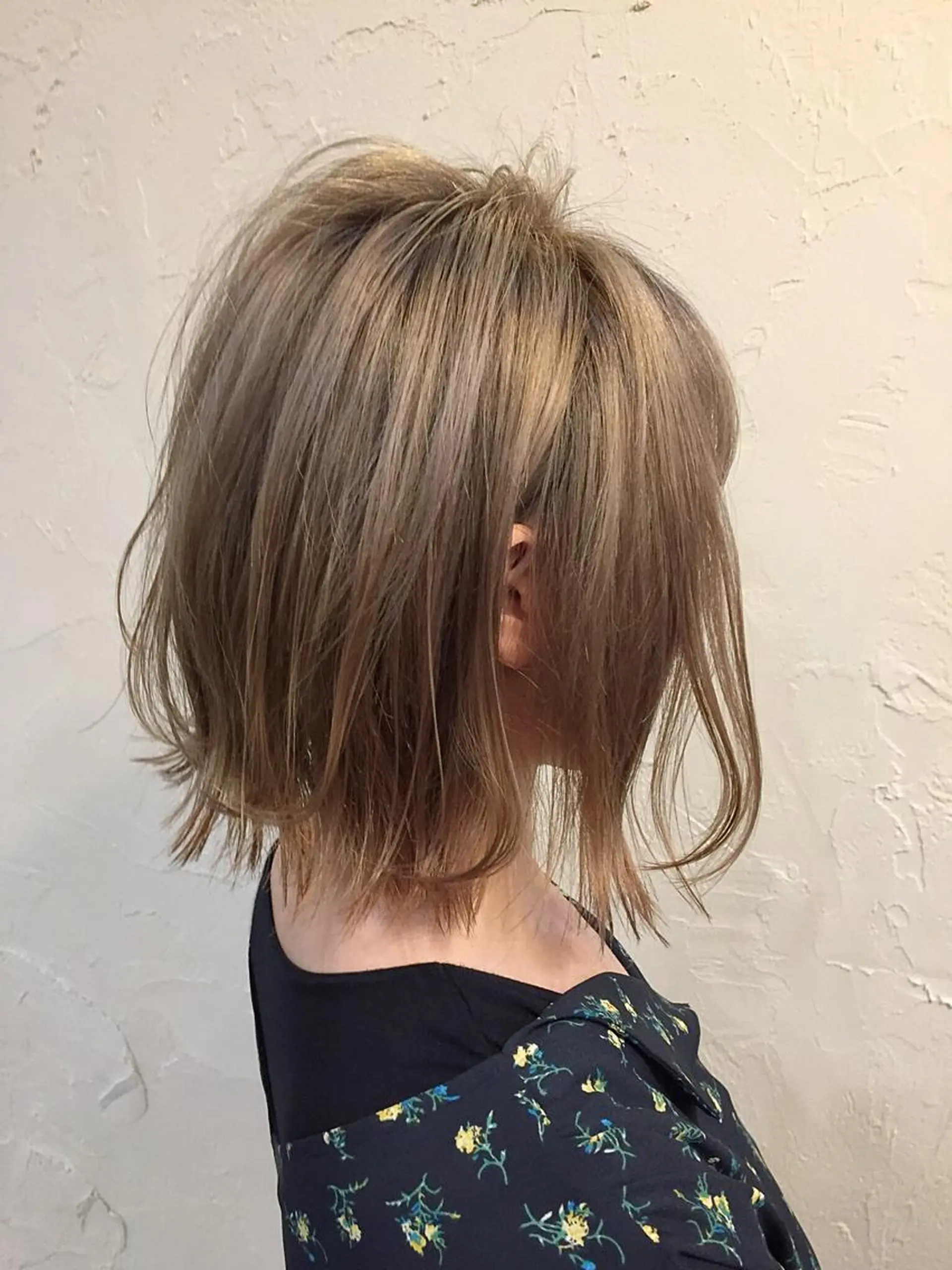 ショート カラー ブリーチ カット ヘアカラー 韓国レイヤー外国人風 透明感カラー髪質改善のヘアスタイル