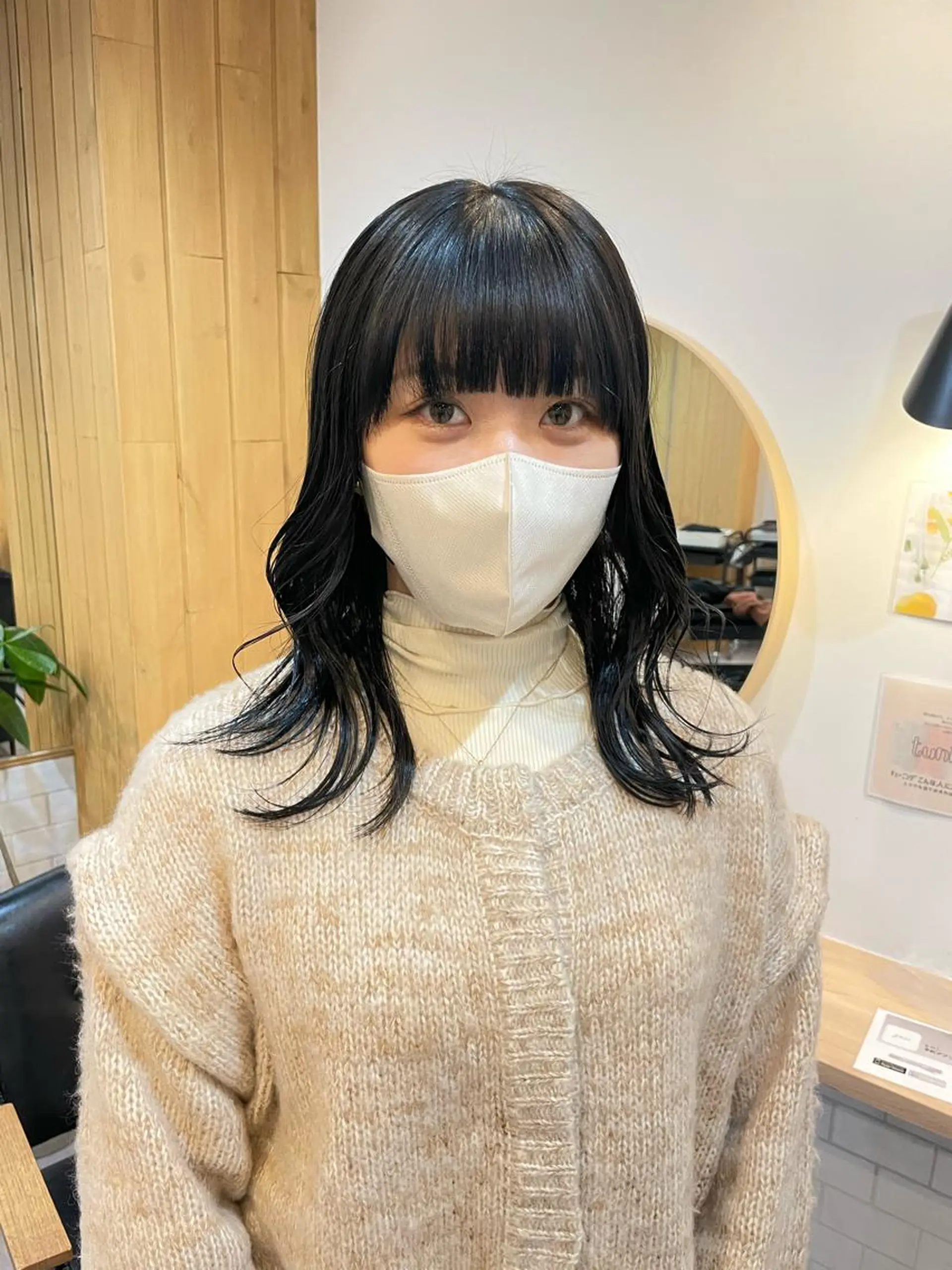 ミディアム カラー akane .のヘアスタイル