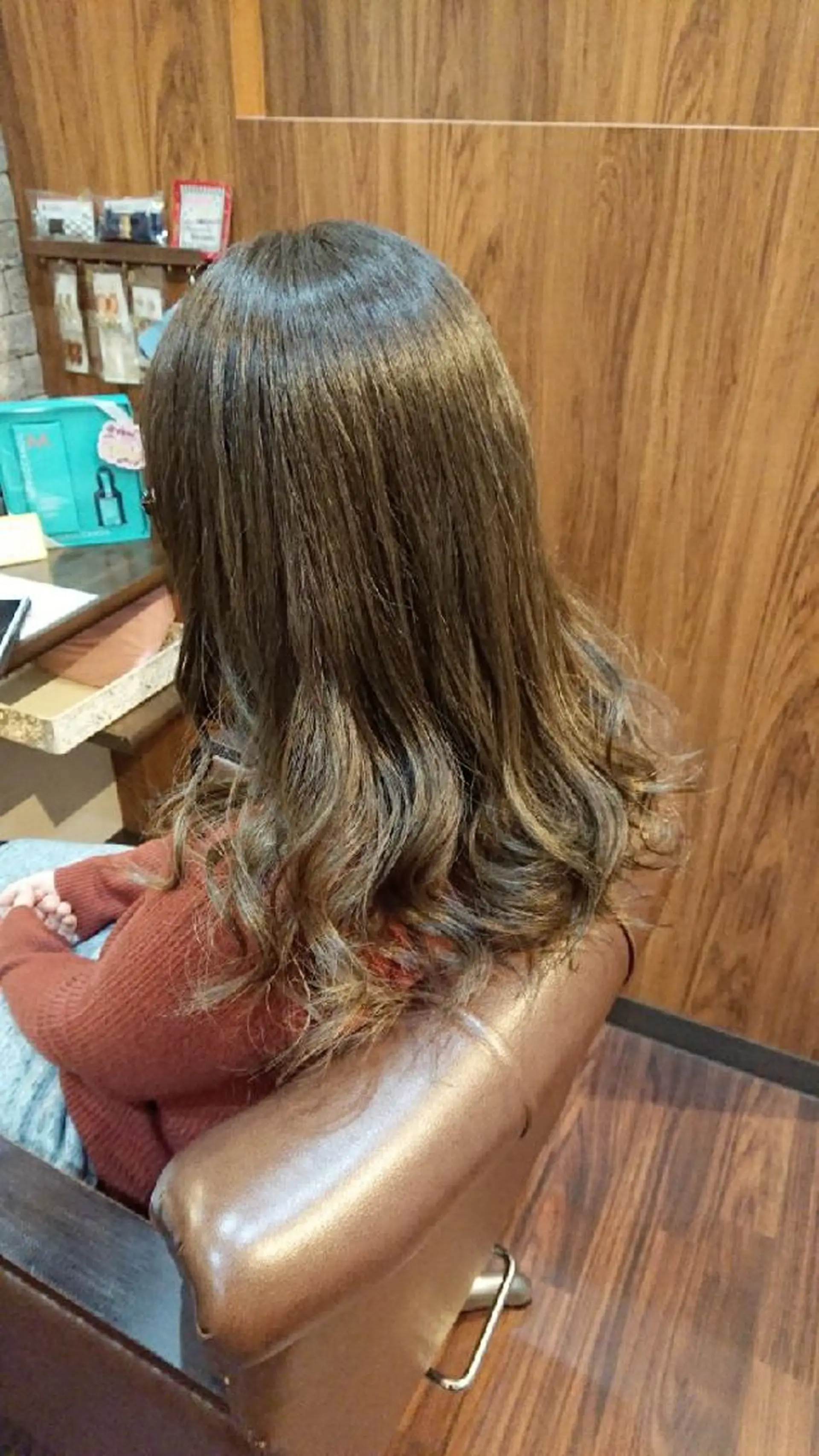 セミロング カラー ヘアカラー トリートメント 美髪 カラーリストのヘアスタイル