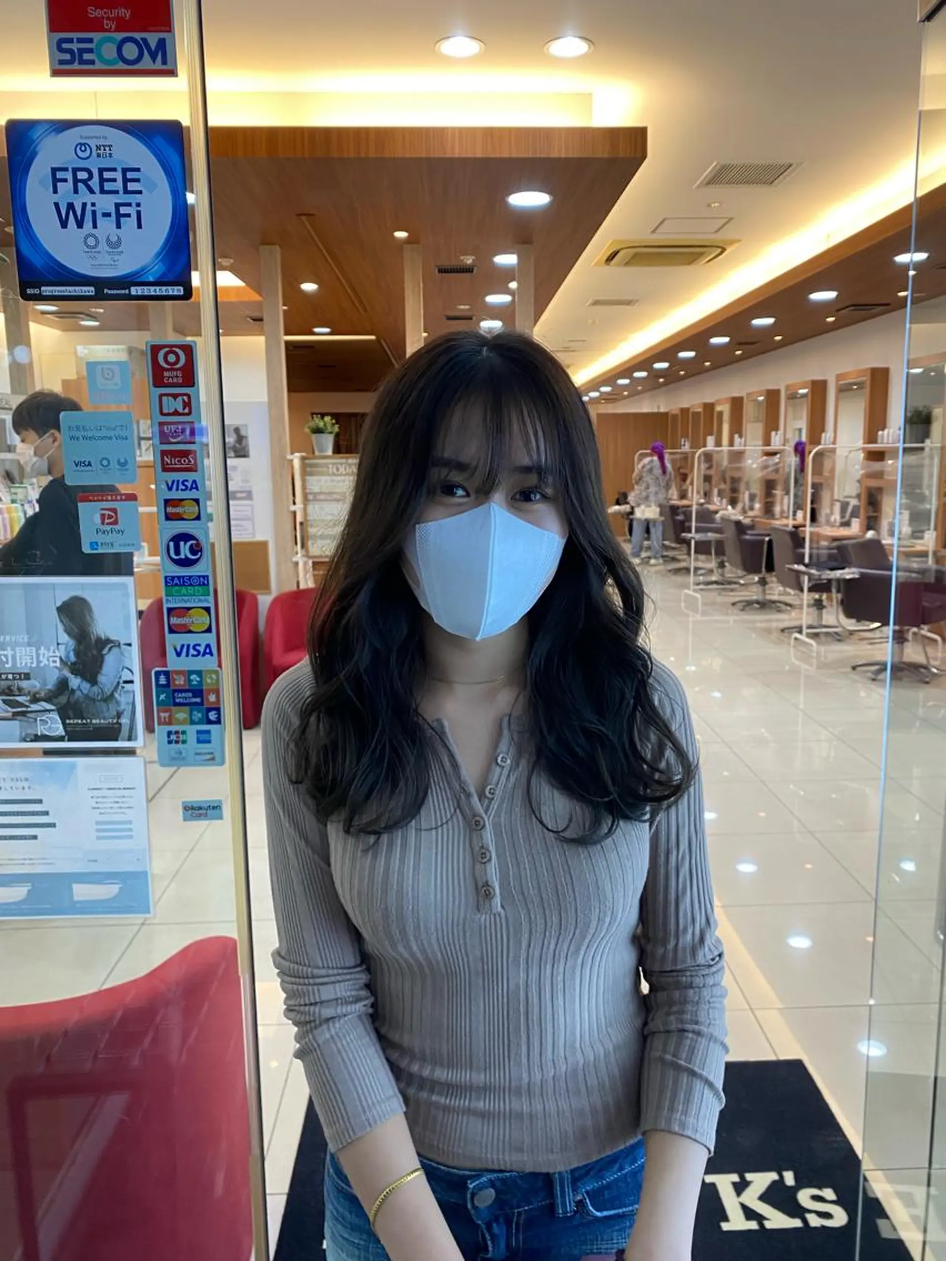 ロング アッシュ アッシュグレー くびれヘア 小顔カット レイヤー/艶カラー ROKUのヘアスタイル