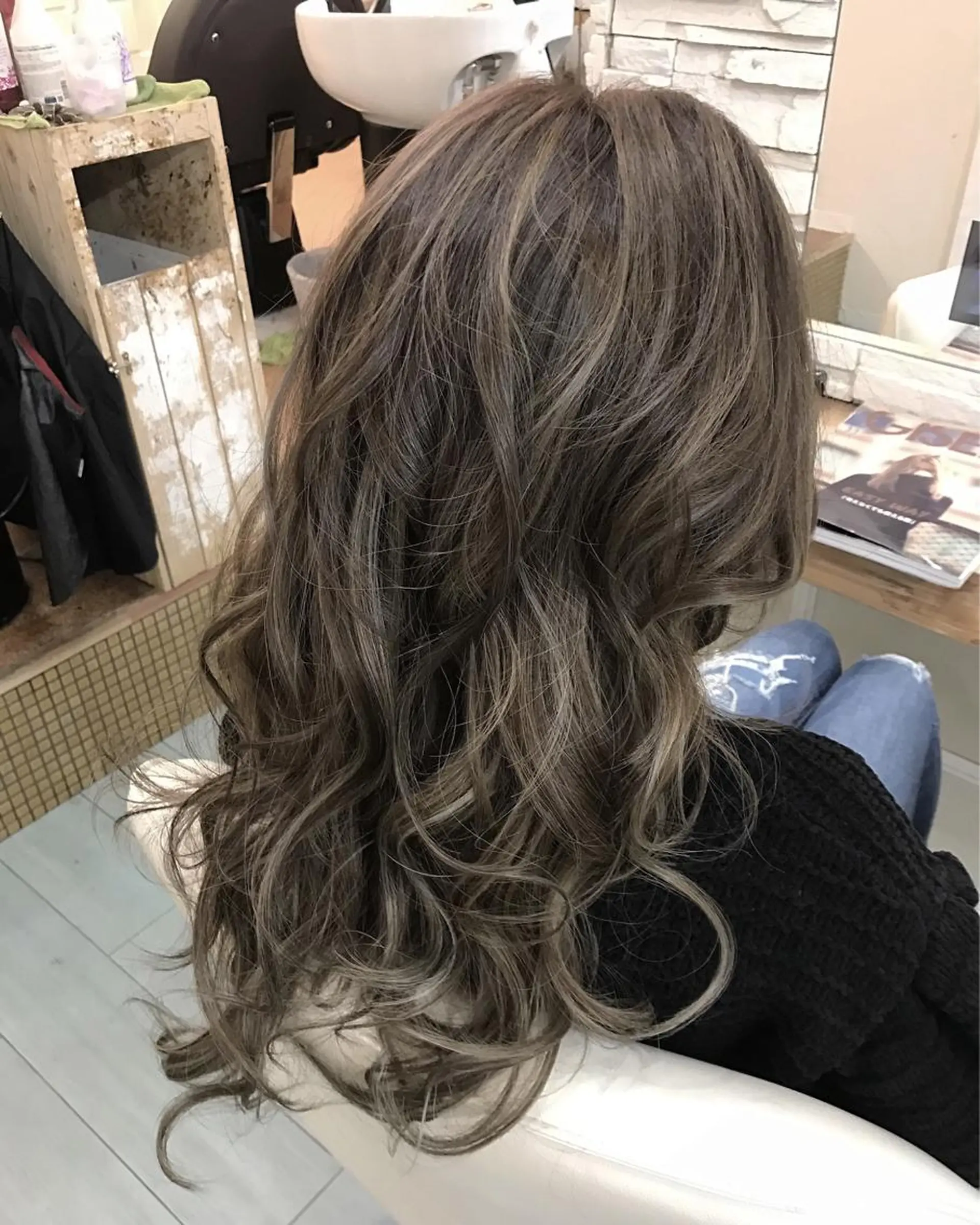 カラー バレイヤージュ デザインカラー ハイライトカラー ハイトーンカラー カット ヘアカラー Blue hair lau所属・中川 仁のヘアスタイル