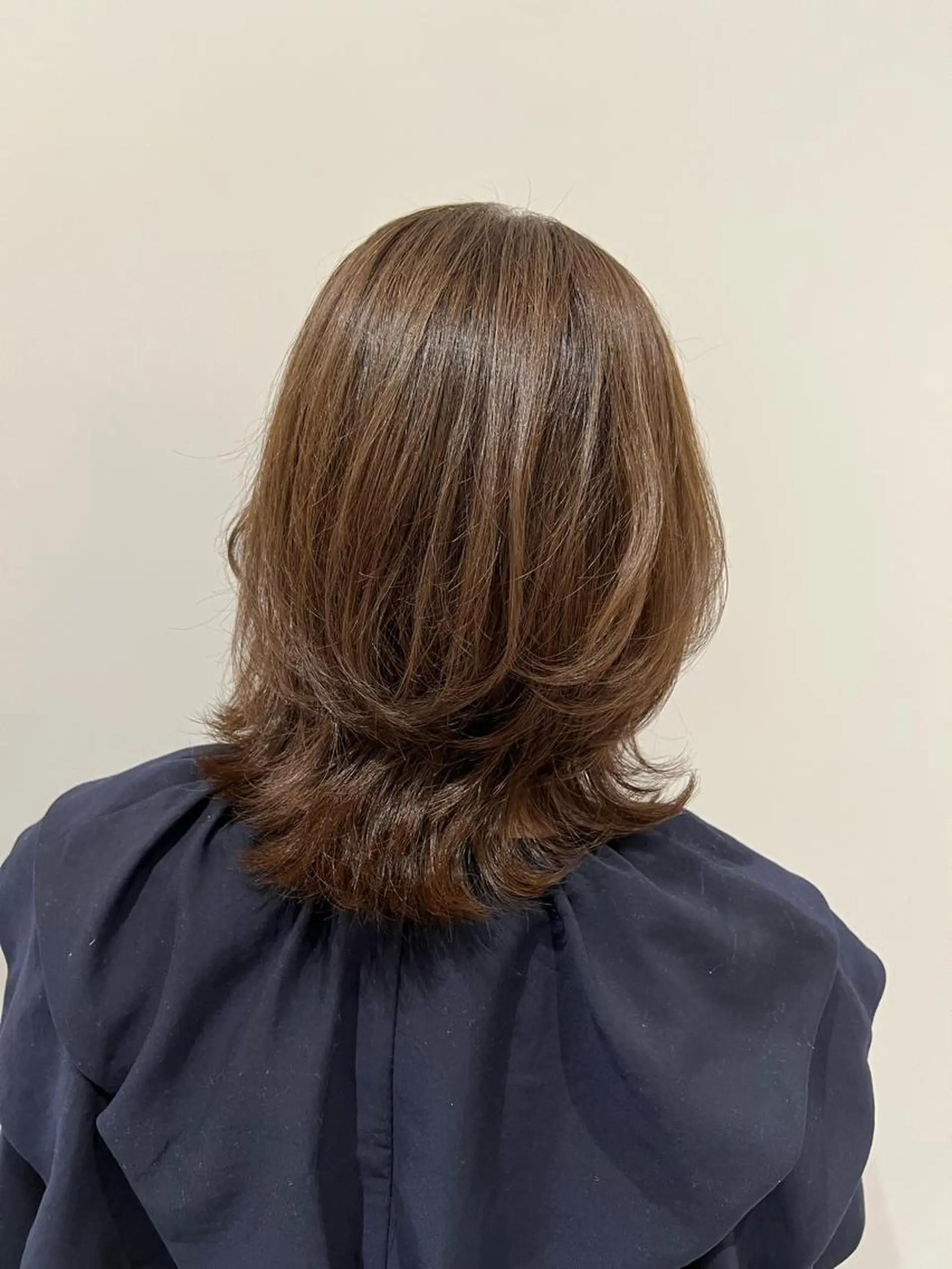 ミディアム ウルフカット 浦﨑 笑美里のヘアスタイル