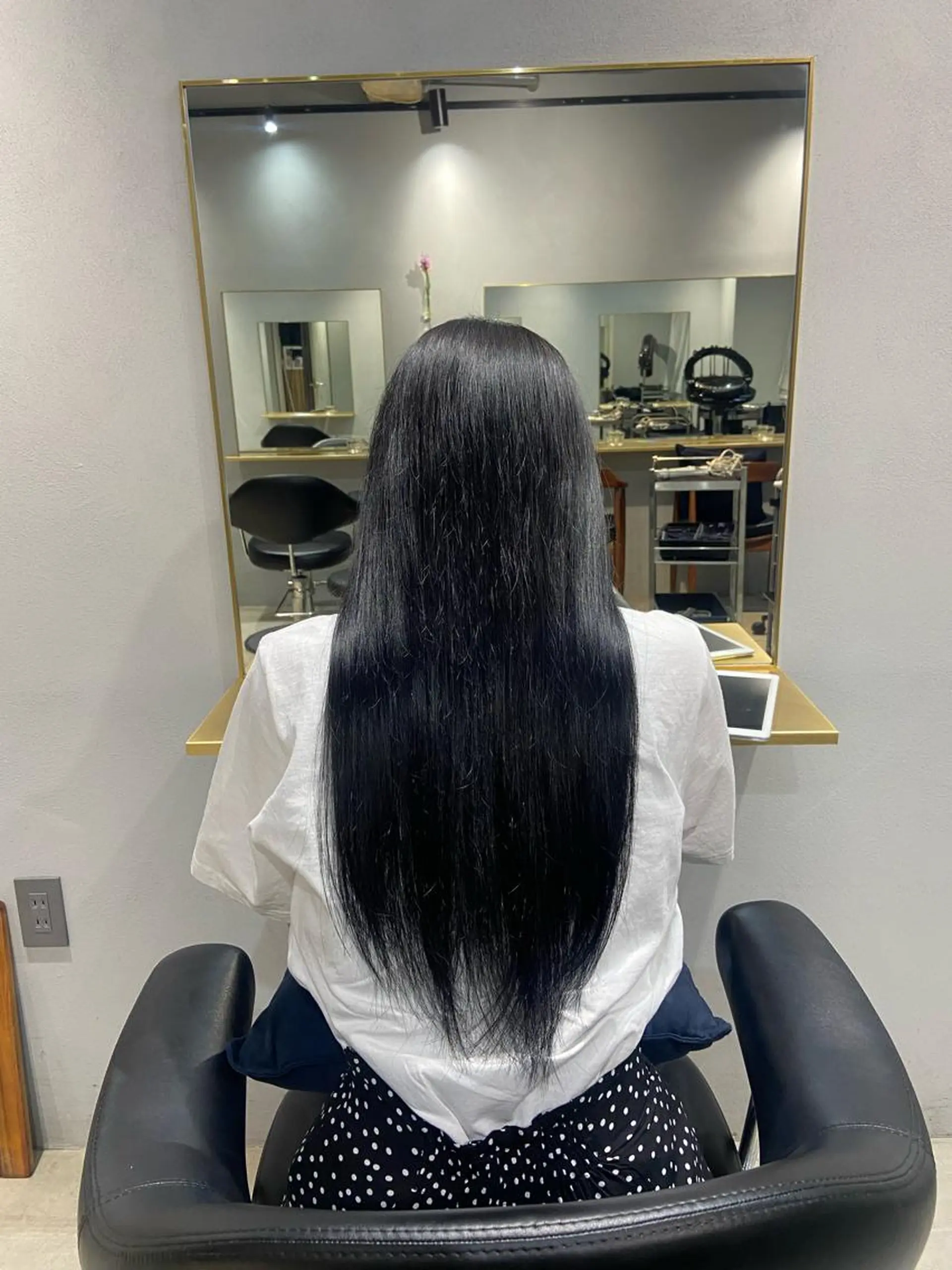 カラー 黒髪 ブルーカラー ブルーブラック 【arc】 佐藤未希穂/ショートのヘアスタイル