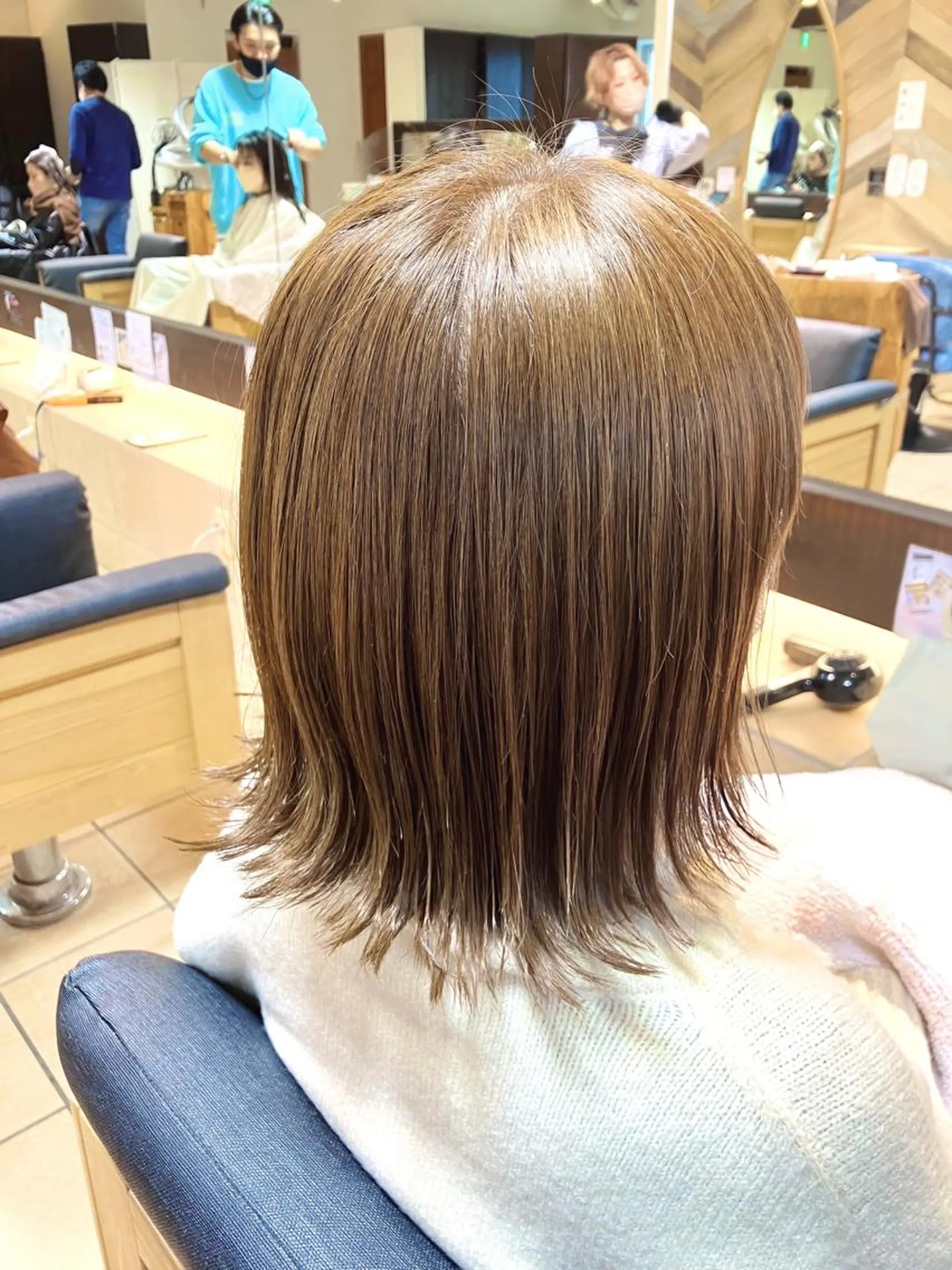 ショート カラー ベージュカラー ミルクティーベージュ 外ハネヘア カット ヘアカラー トリートメント 奥谷 美代子のヘアスタイル