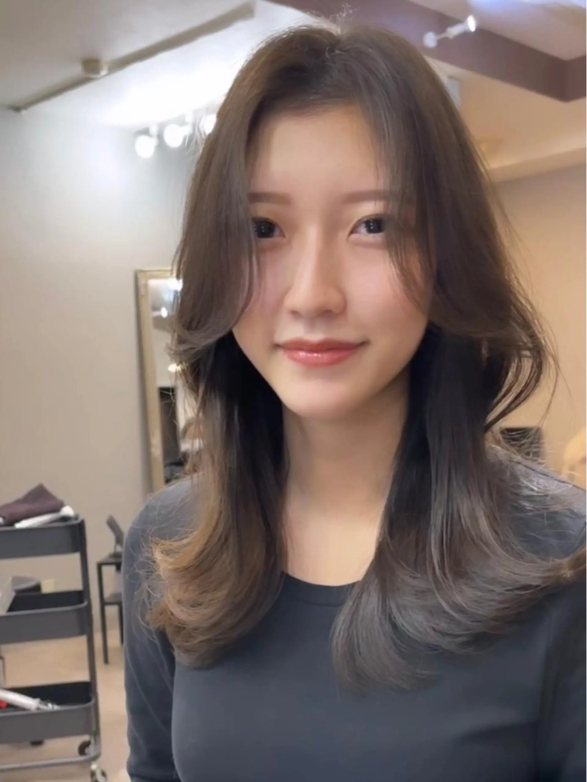 ロング 顔まわりレイヤー ヨシンモリ 韓国風ヘア レイヤーカット ワンホンヘア カット トリートメント AMI Hair Supply所属・YUSUKE レイヤーカットカラーのヘアスタイル