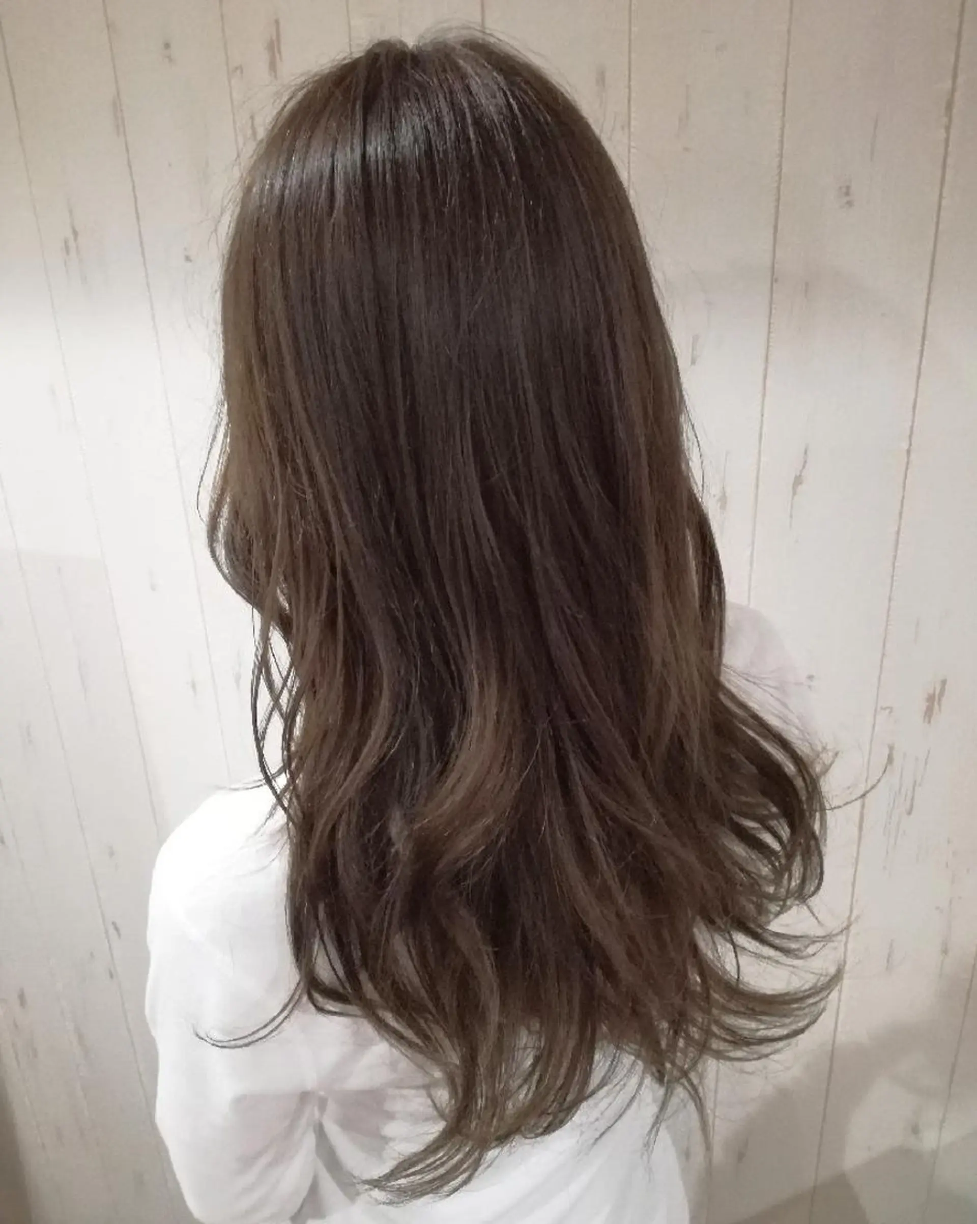 ロング カラー グレージュ 西川 敏夫のヘアスタイル