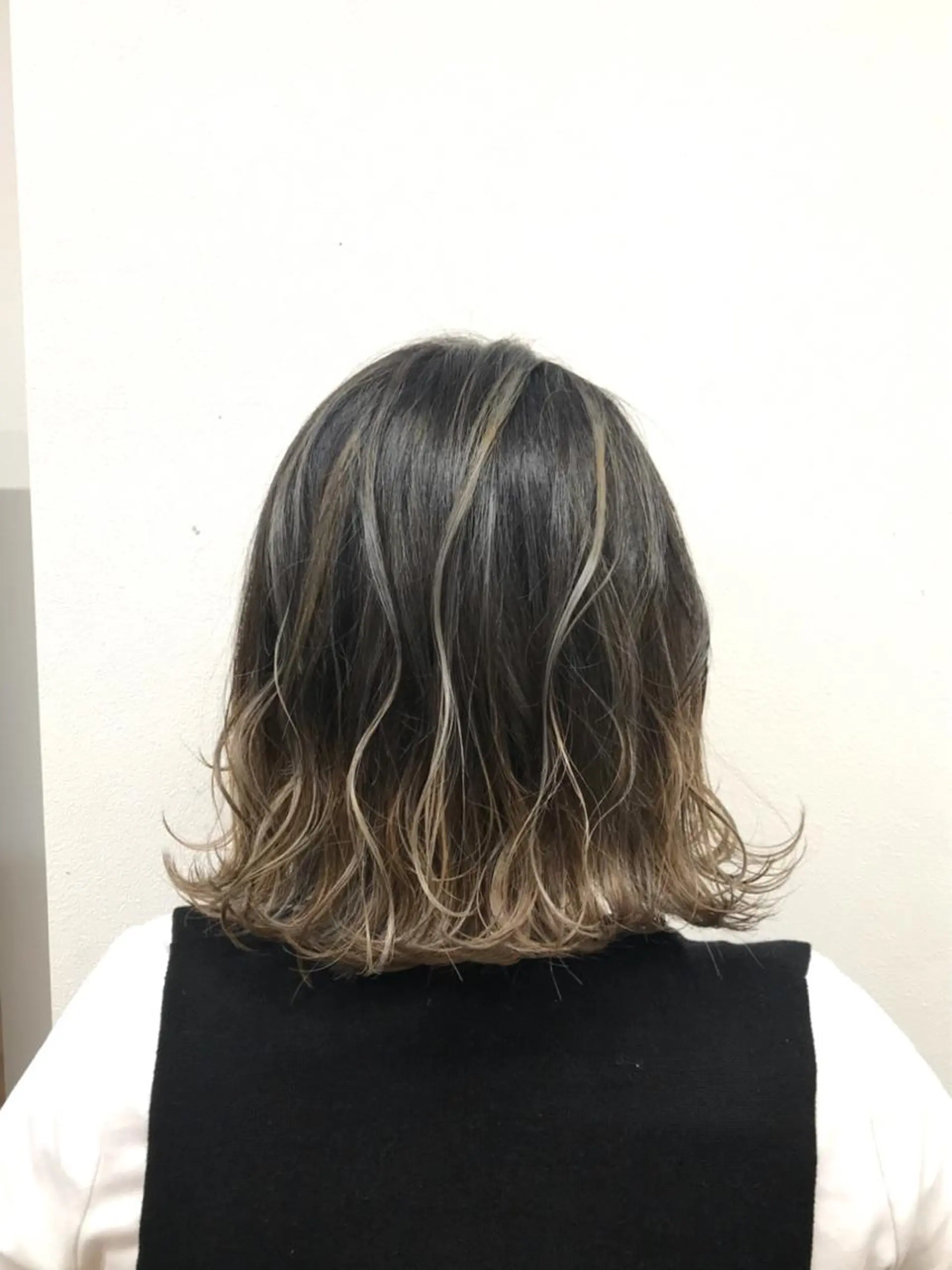 ミディアム カラー ベージュカラー ブリーチ ケアブリーチ グラデーションカラー ハイライトカラー 髪質改善特化サロン ICONIQ天神店のヘアスタイル