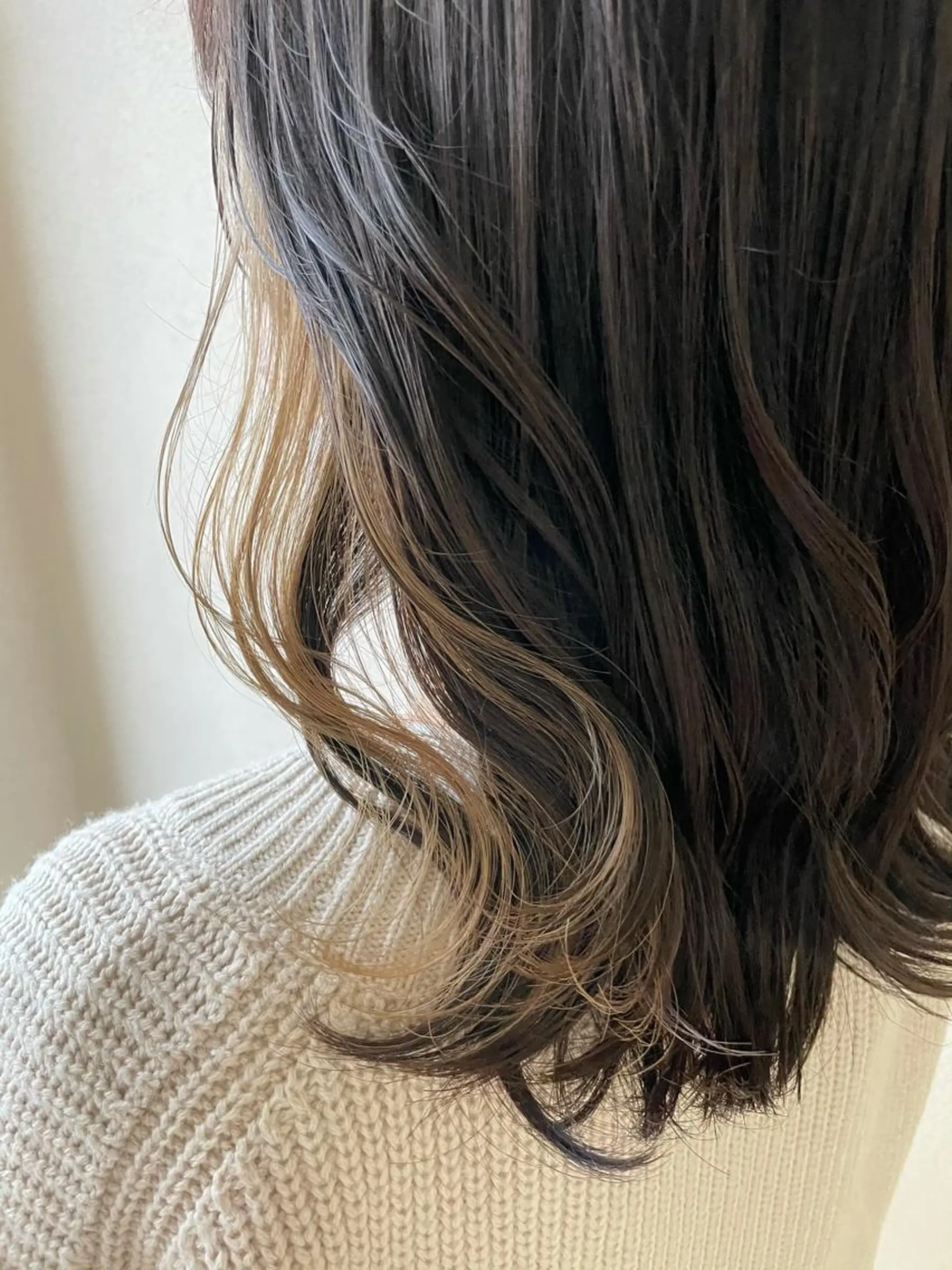 セミロング カラー アッシュ アッシュブラウン ベージュカラー ブラウンカラー イヤリングカラー 沢田 瞳のヘアスタイル