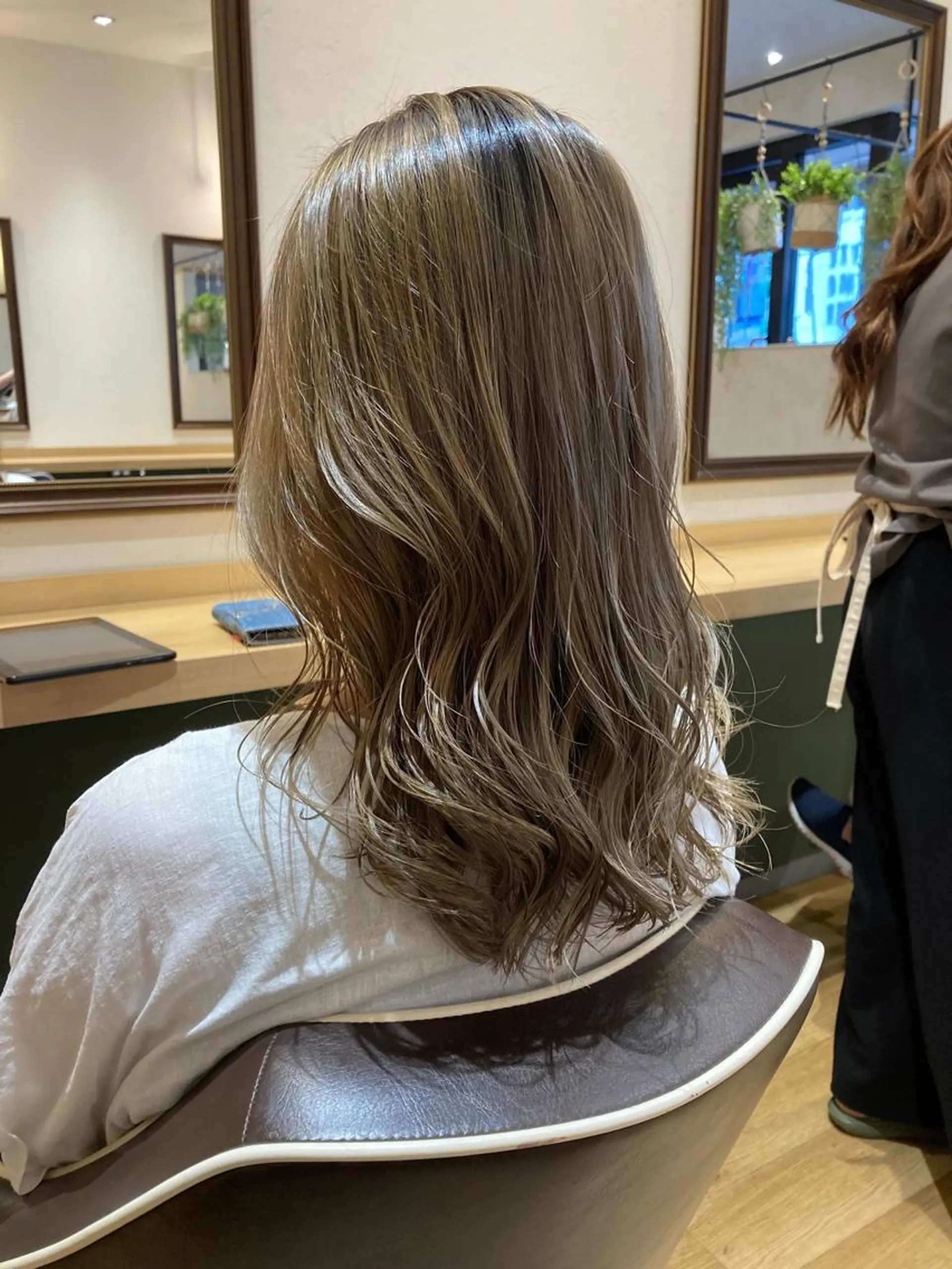 セミロング カラー バレイヤージュ ブリーチ 透明感カラー デザインカラー グレージュ カット ヘアカラー ボブ/ハイトーン 立川loose 下田のヘアスタイル