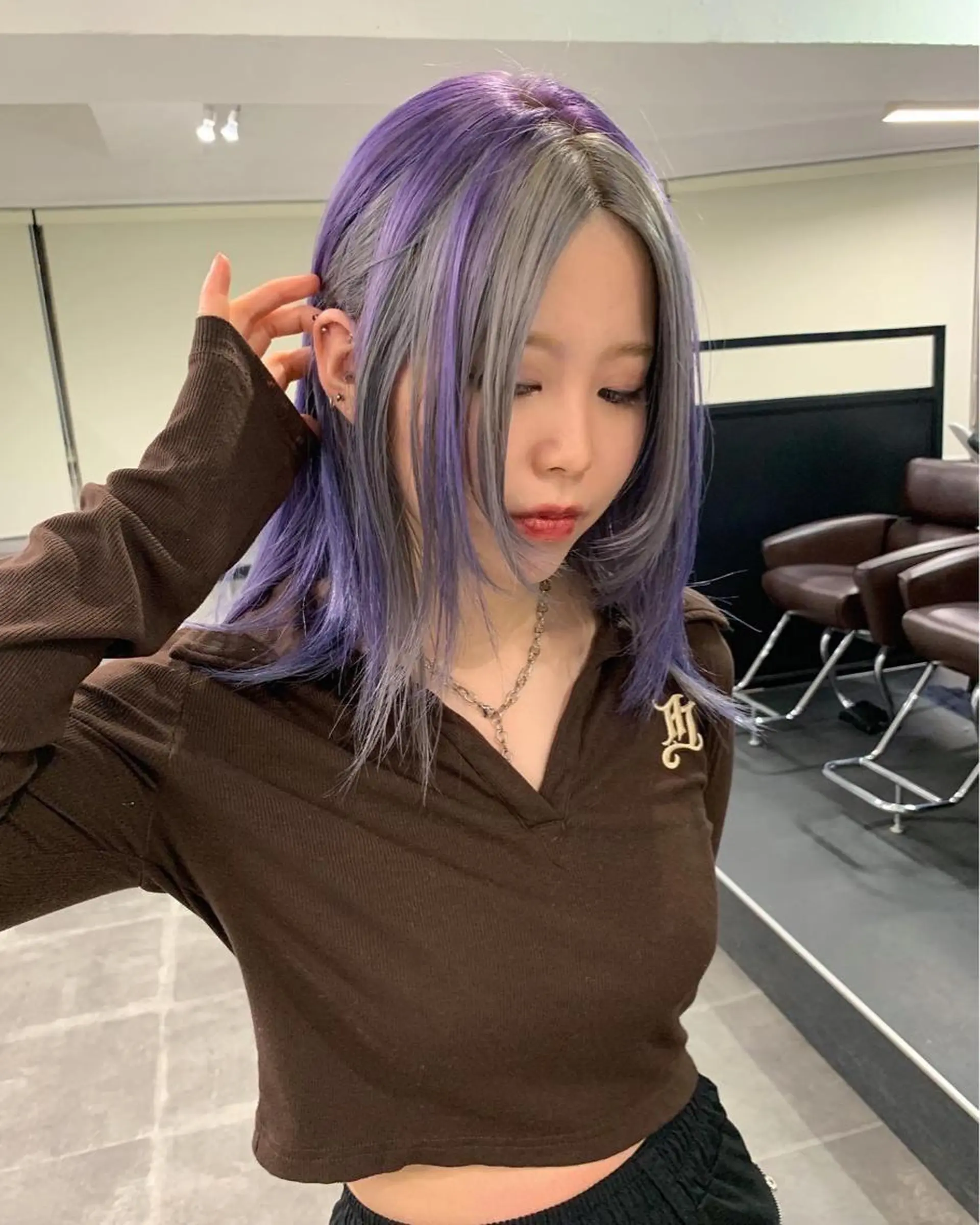 ミディアム カラー デザインカラー インナーカラー ツートーンカラー 中性ウルフカット ケアブリーチ/ケイトのヘアスタイル