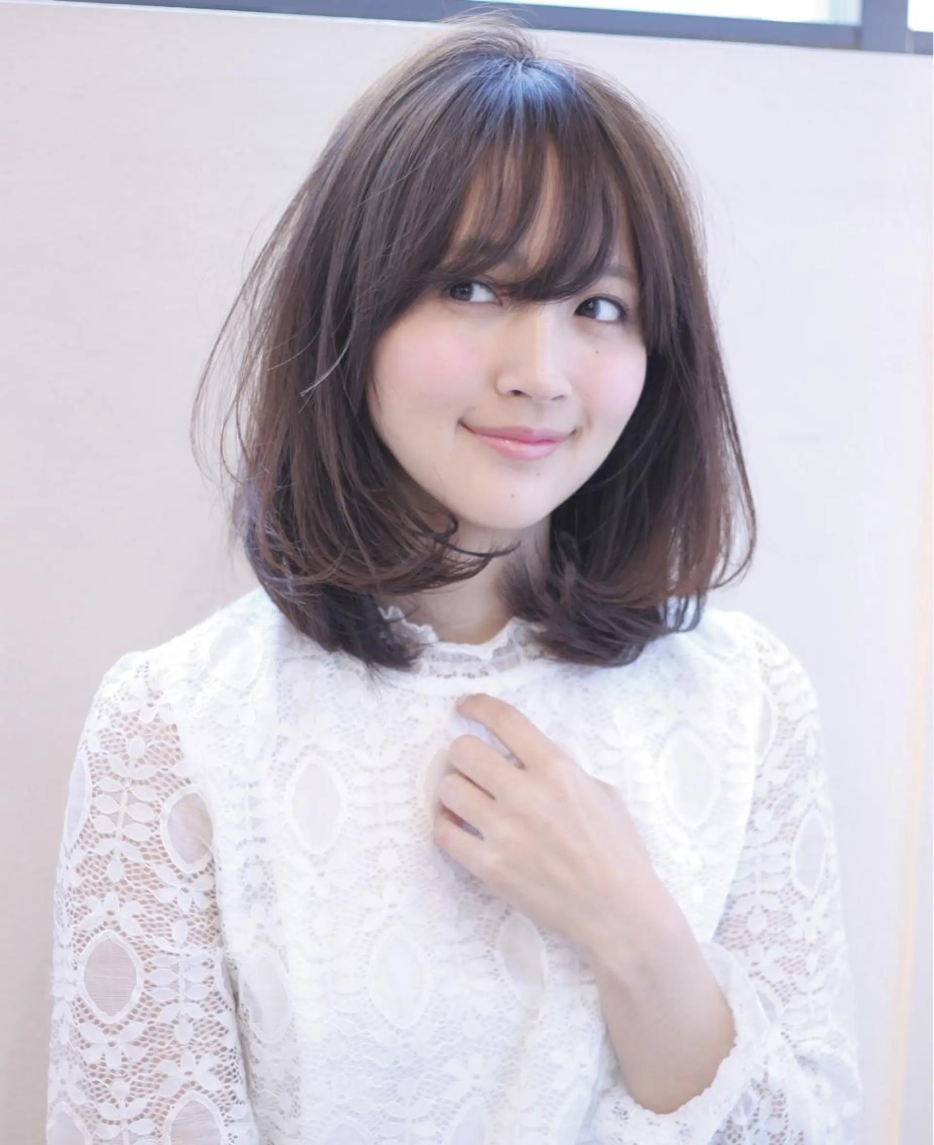 ミディアム 鎌倉 彩のヘアスタイル
