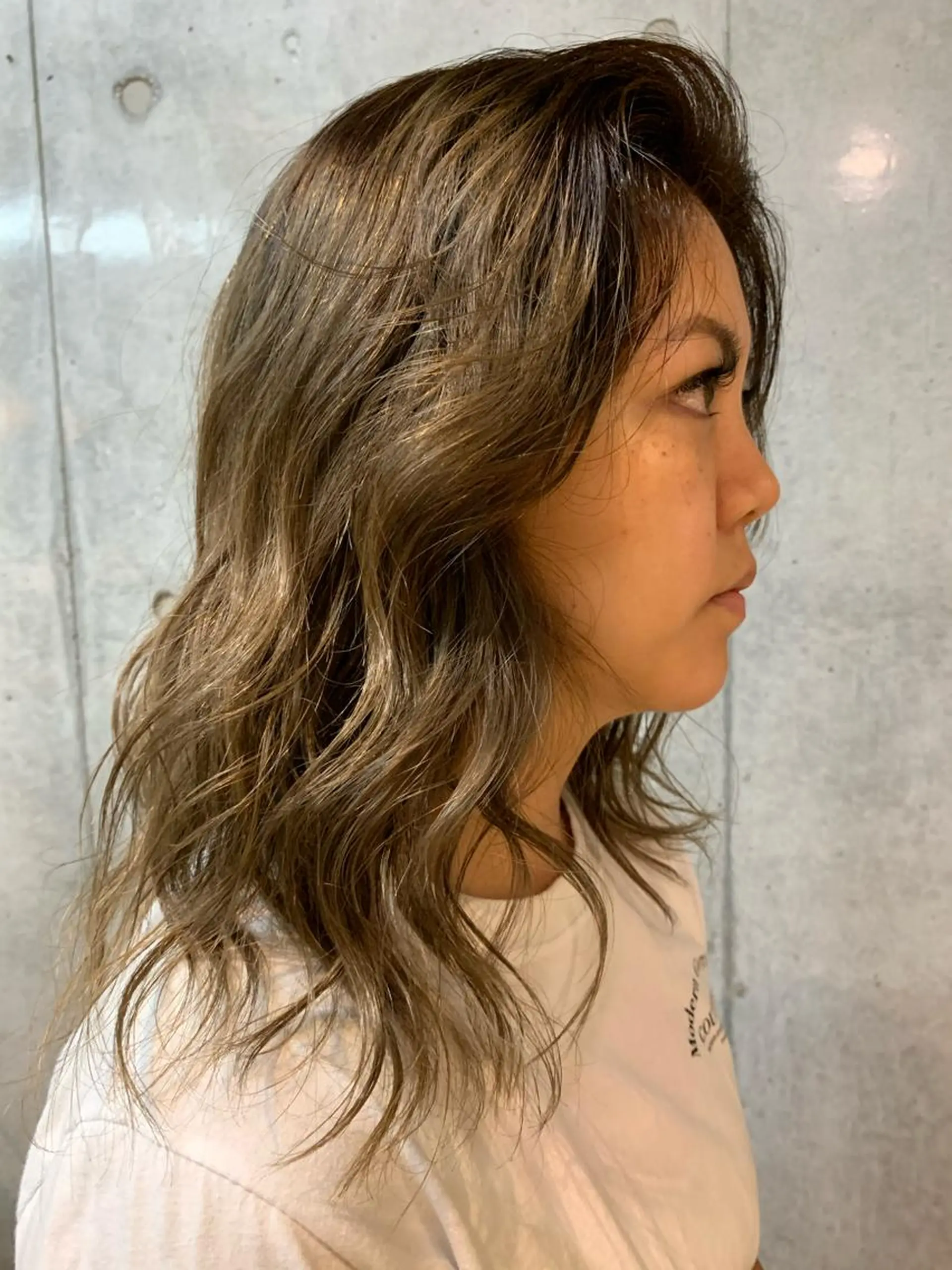 セミロング カラー ベージュカラー Aust hair Stella新宿所属・Yuki☺︎パーマ レイヤーカットのヘアスタイル