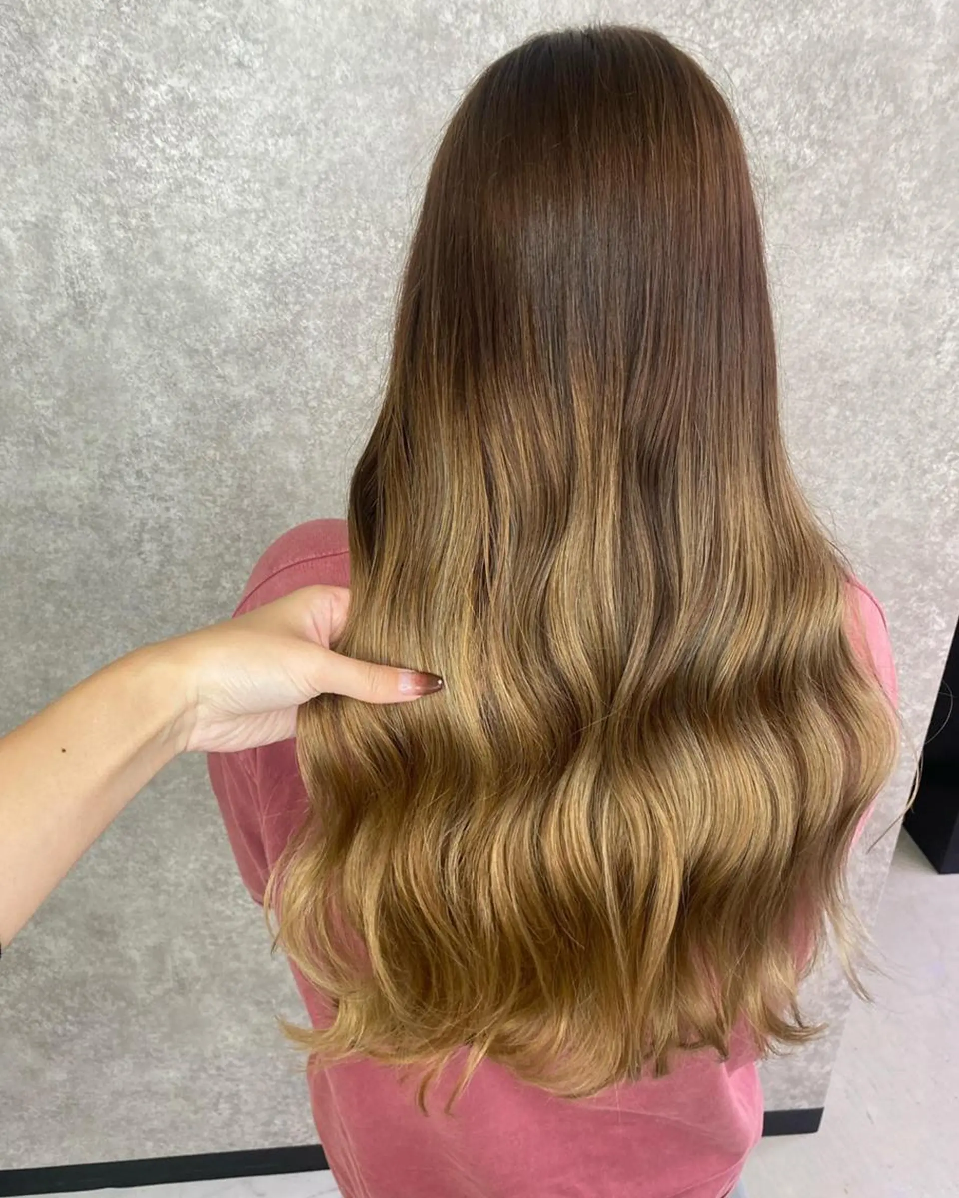 ロング カラー ベージュカラー ブラウンカラー グラデーションカラー 髪質改善 UNDER vr 【アンダーバー】のヘアスタイル