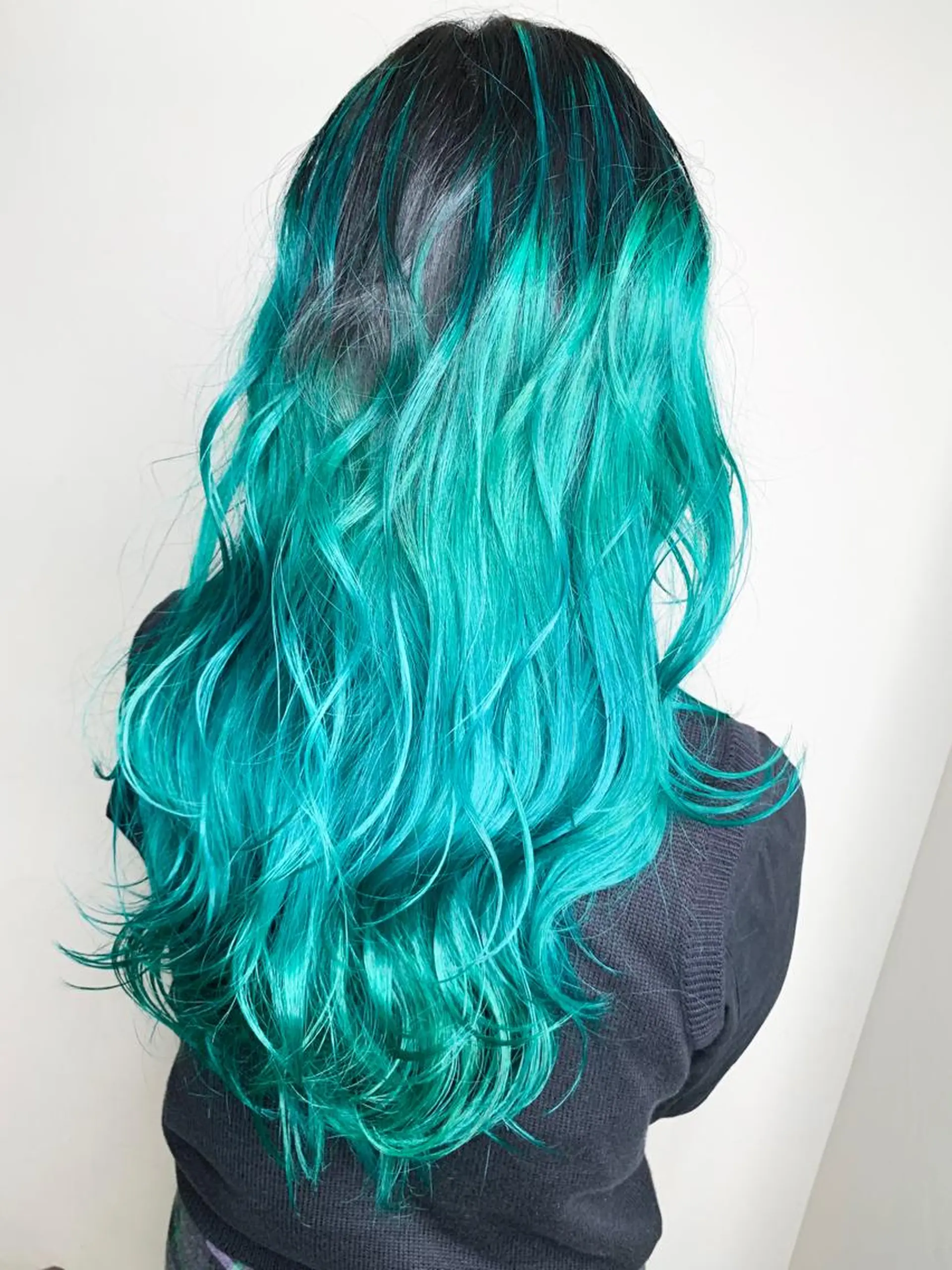ロング カラー バレイヤージュ ブルーカラー レイヤーカット ヘアカラー トリートメント 🌈 DAIKI 🌈のヘアスタイル