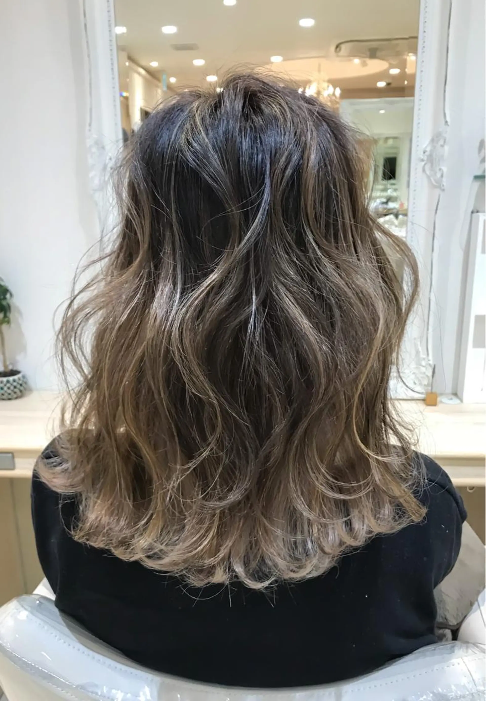 セミロング カラー ハイライトカラー 外国人風カラー ハイライト 内田 敦士のヘアスタイル