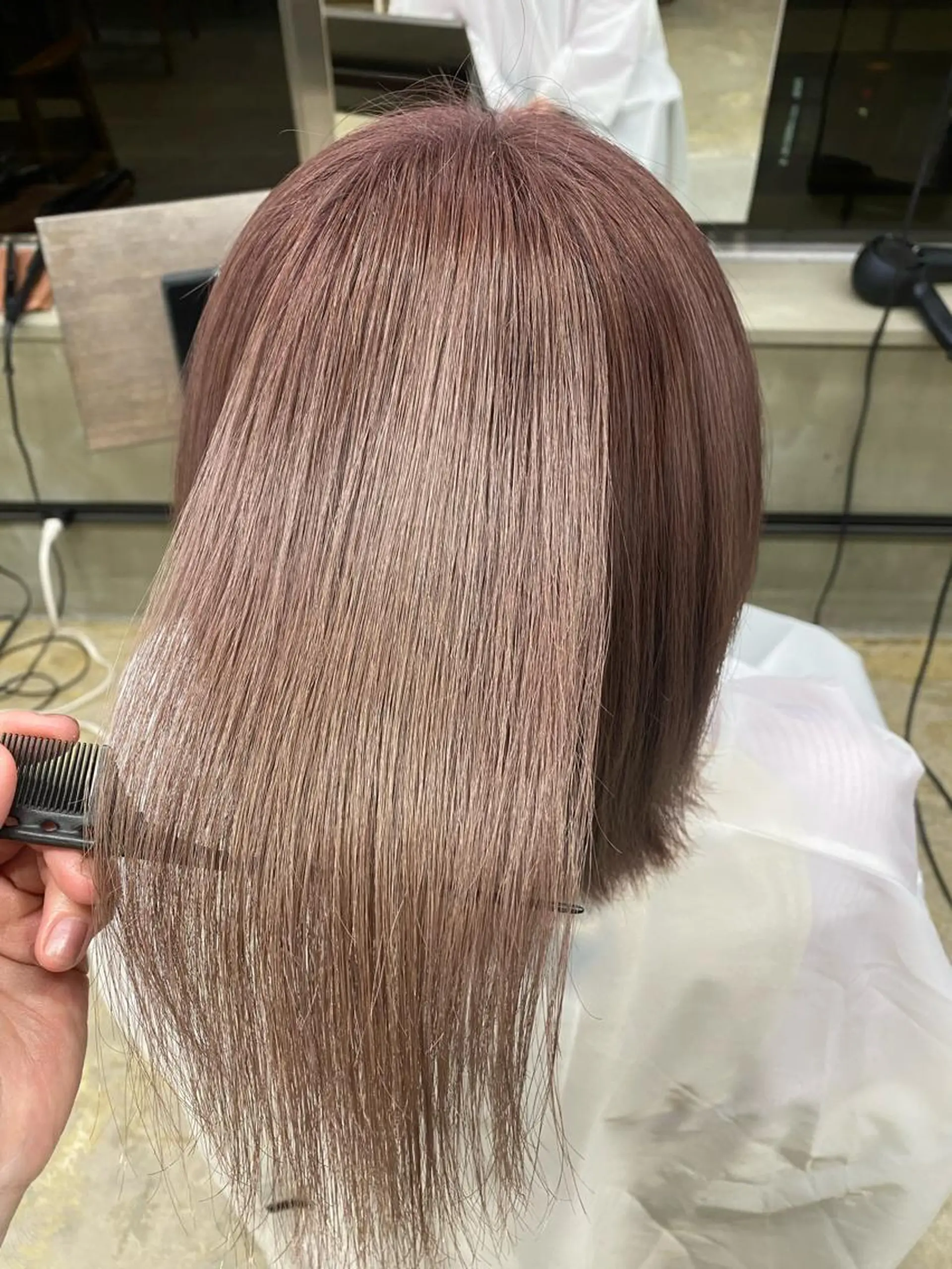 ミディアム 茜璃/ブリーチカラー /レイヤーカットのヘアスタイル