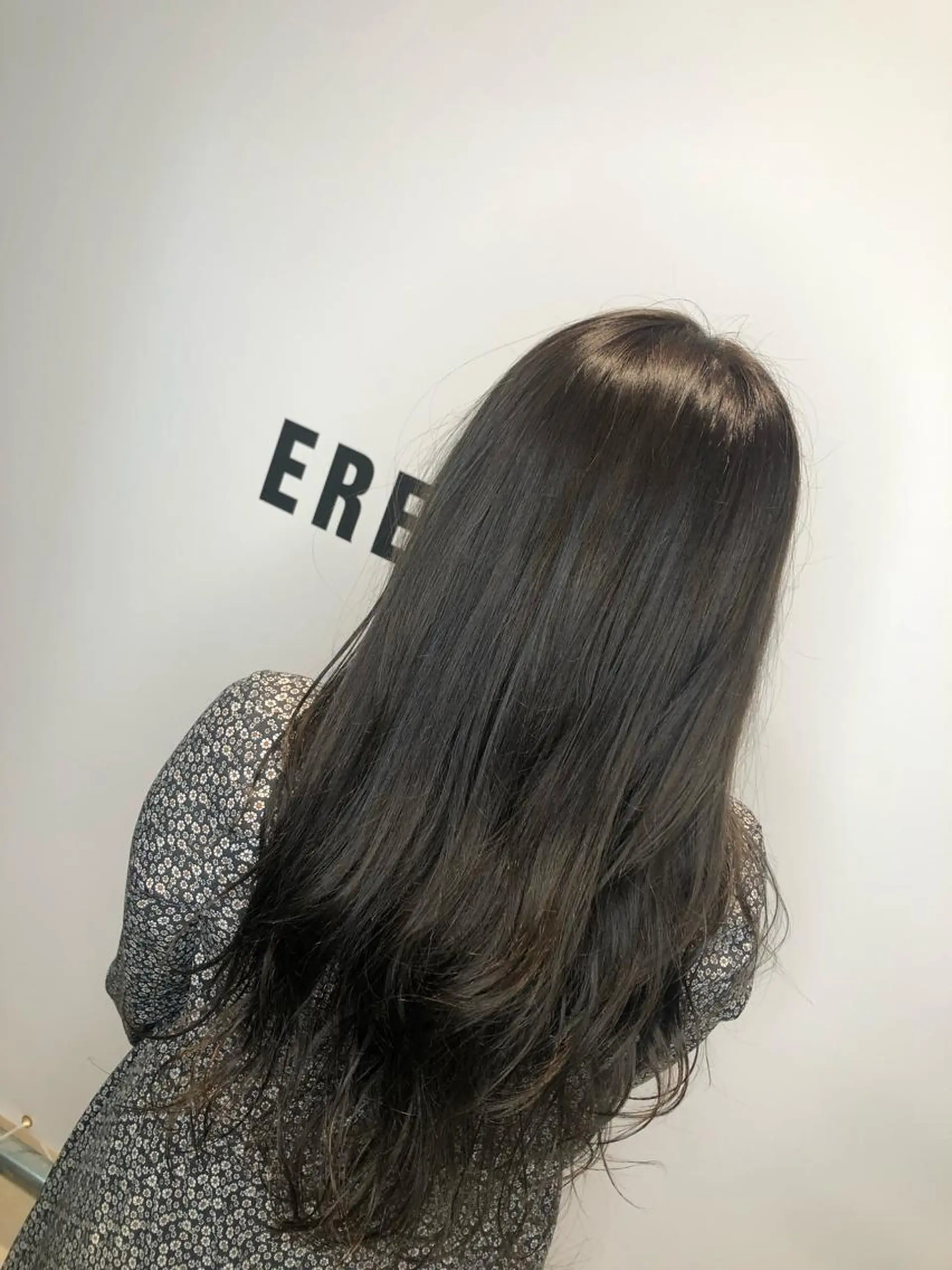 ロング カラー ブリーチ グレージュ ブリーチなしカラー ヘアカラー 宮下 愛璃紗のヘアスタイル