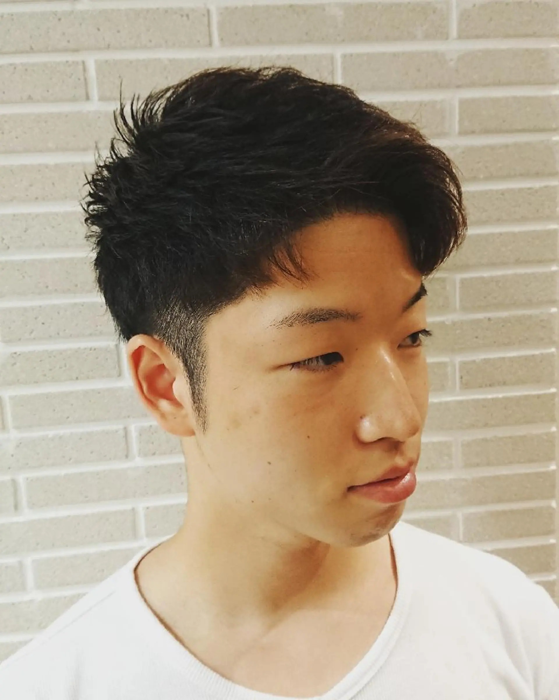 メンズ アップバング ブリーチ/ヘアケア/ 艶髪/イギチハルのヘアスタイル