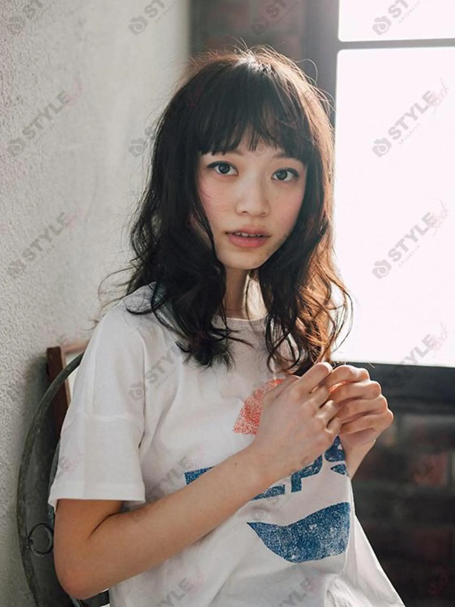 ミディアム カラー ヘアカラー トリートメント 白髪ぼかしハイライト 柳川拓哉のヘアスタイル