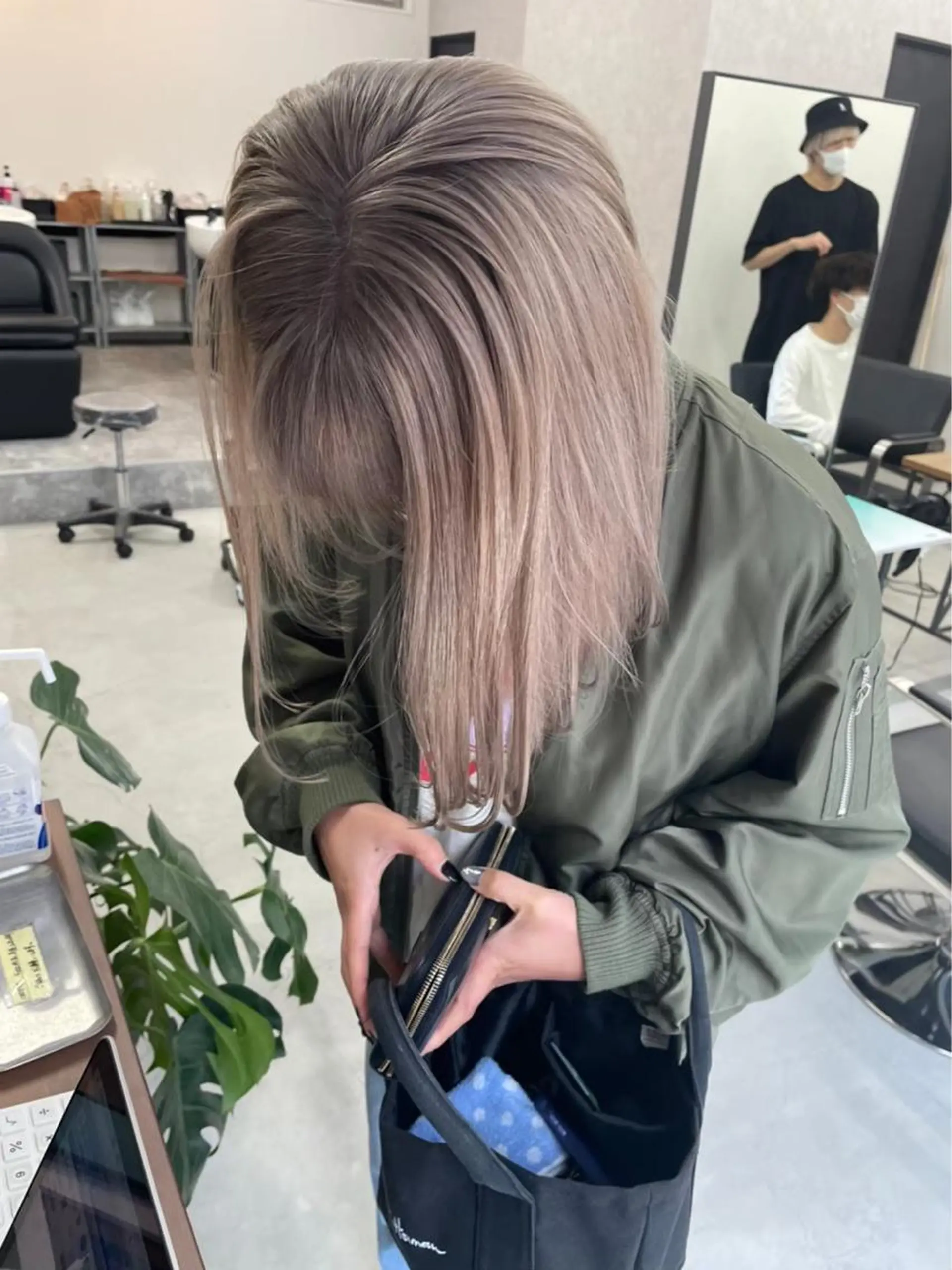 ミディアム カラー ショートボブ ミディアムパーマ バレイヤージュ ブリーチ ケアブリーチ hair terra ce M奈良店のヘアスタイル